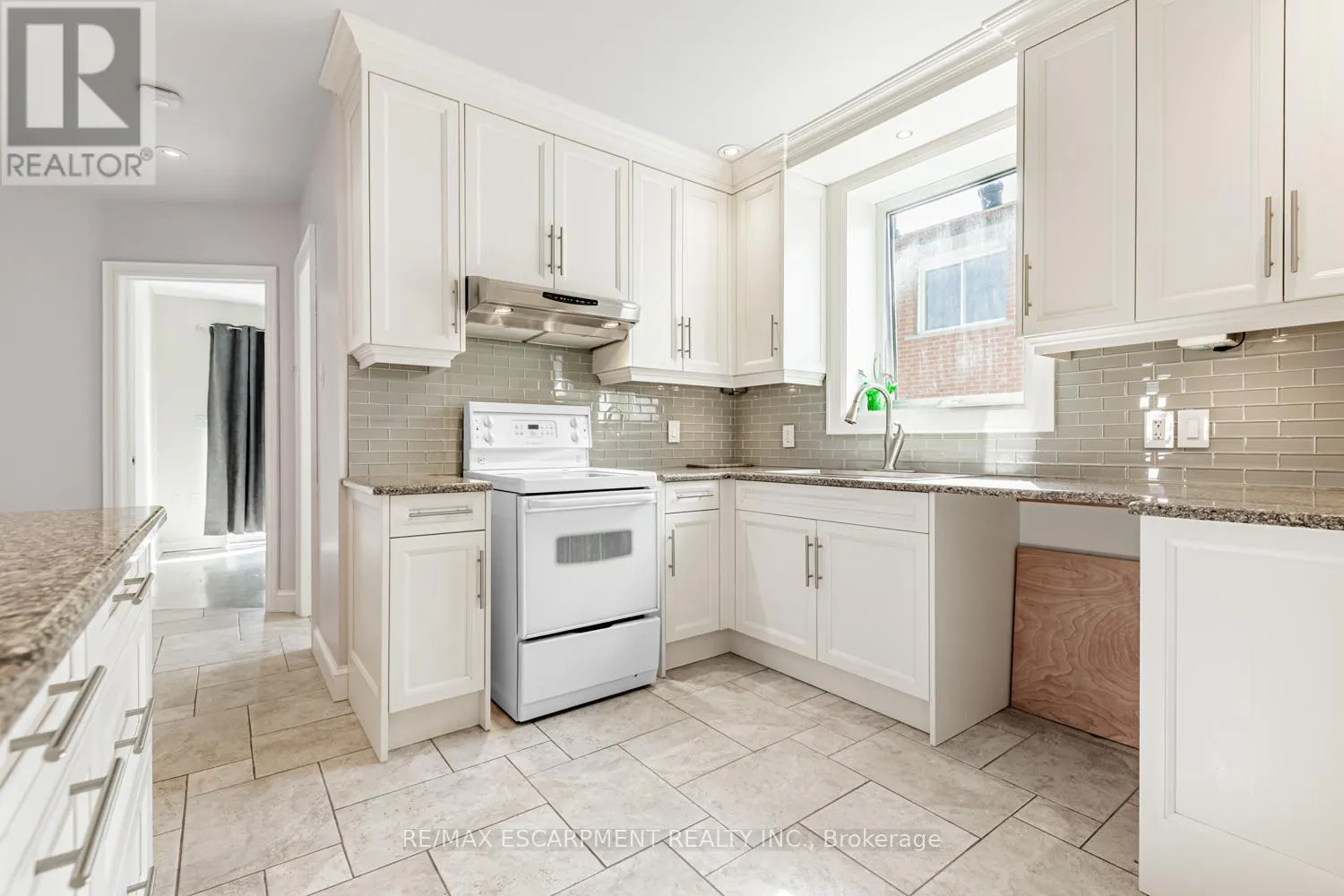 19 STOCK AVENUE