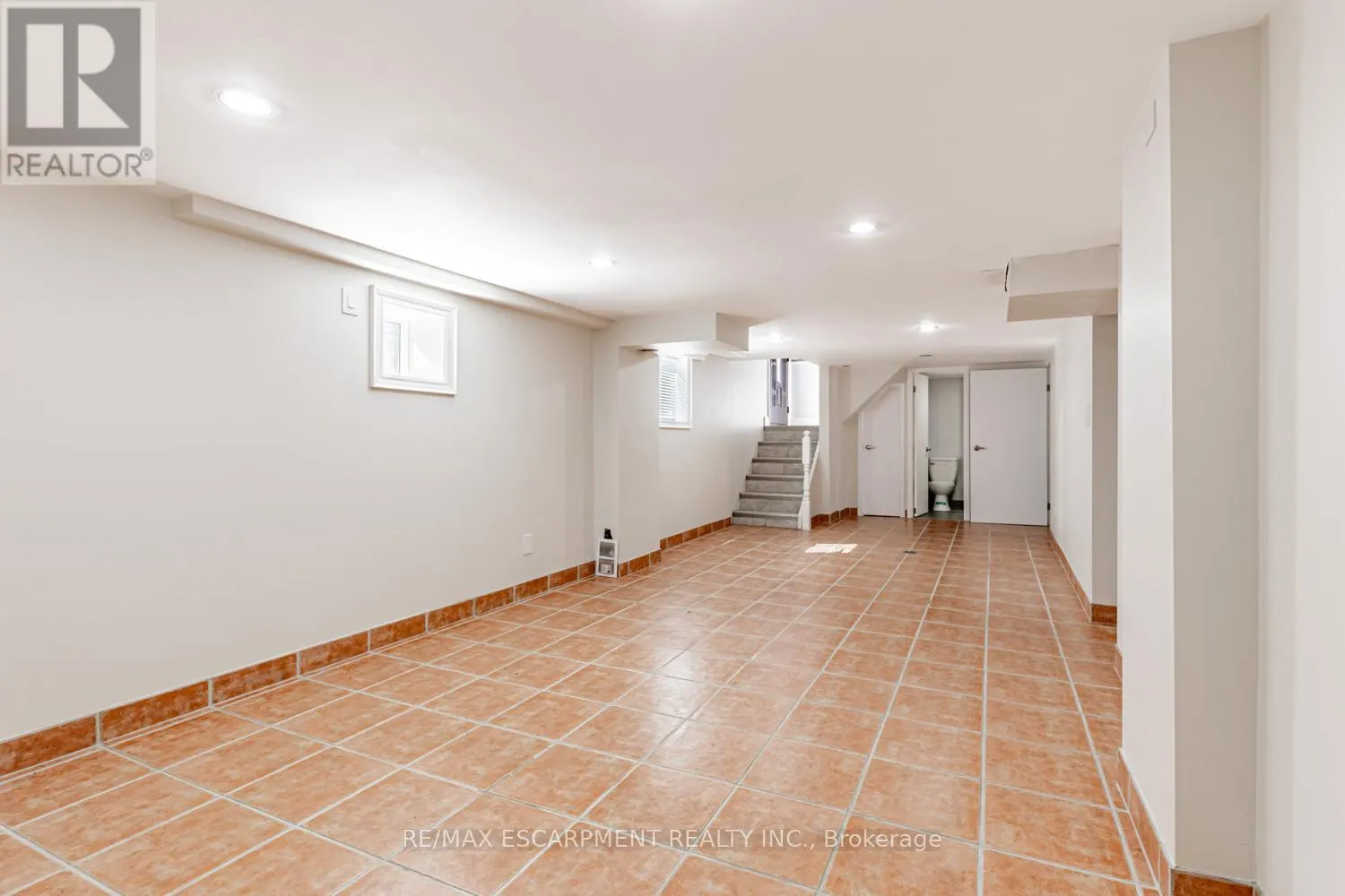 19 STOCK AVENUE