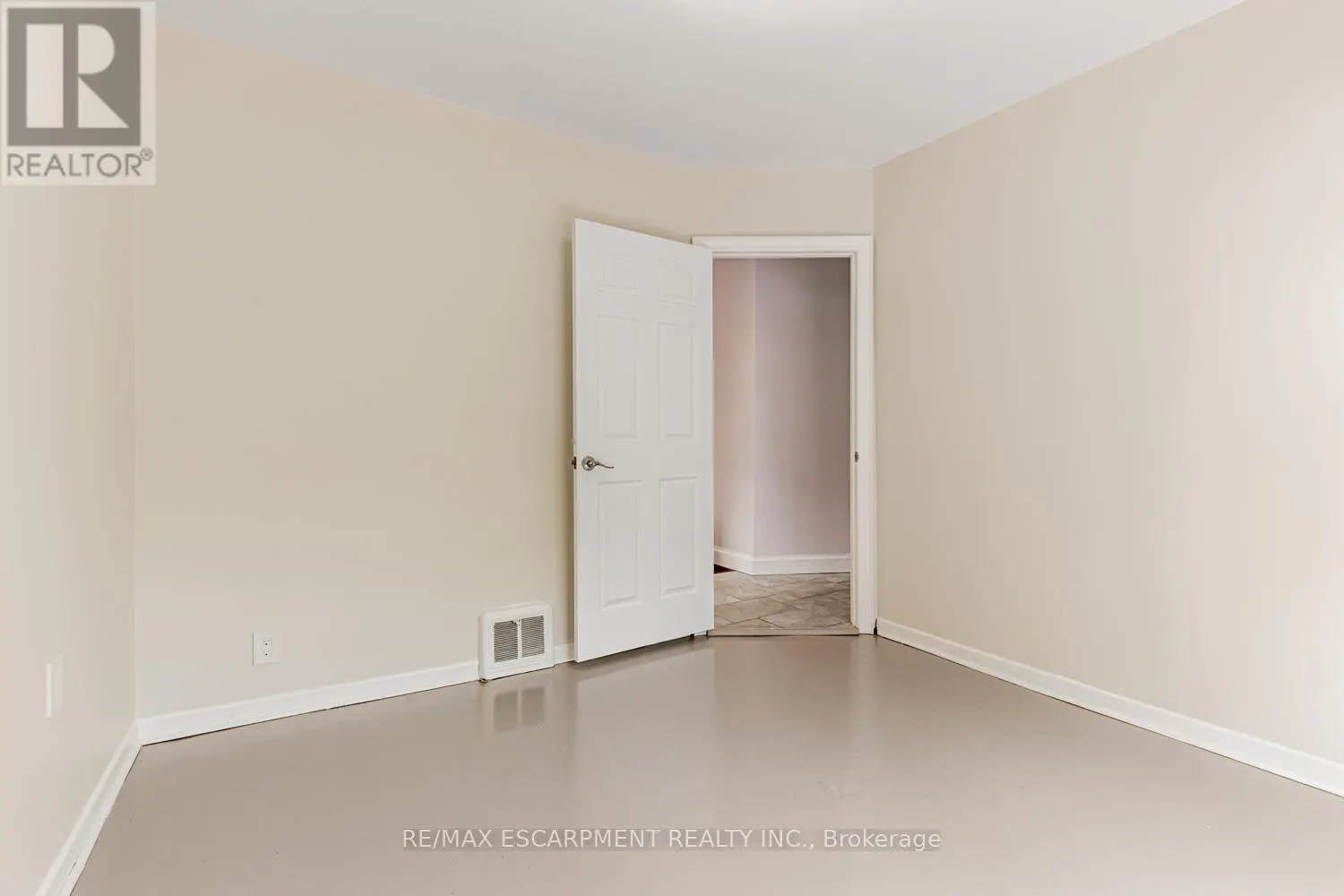 19 STOCK AVENUE