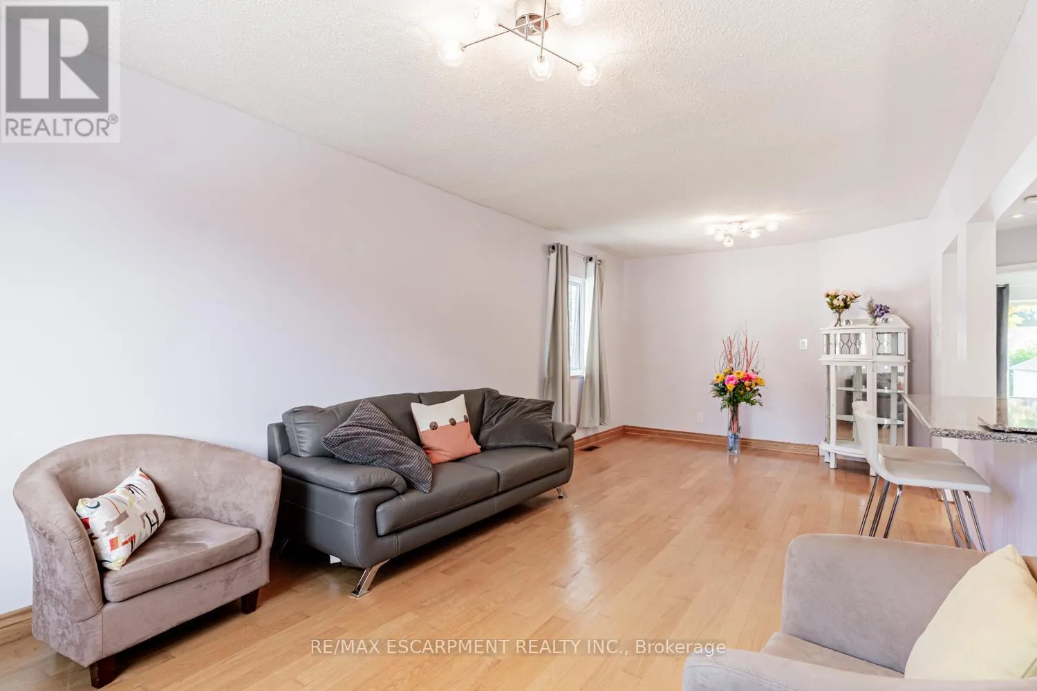 19 STOCK AVENUE