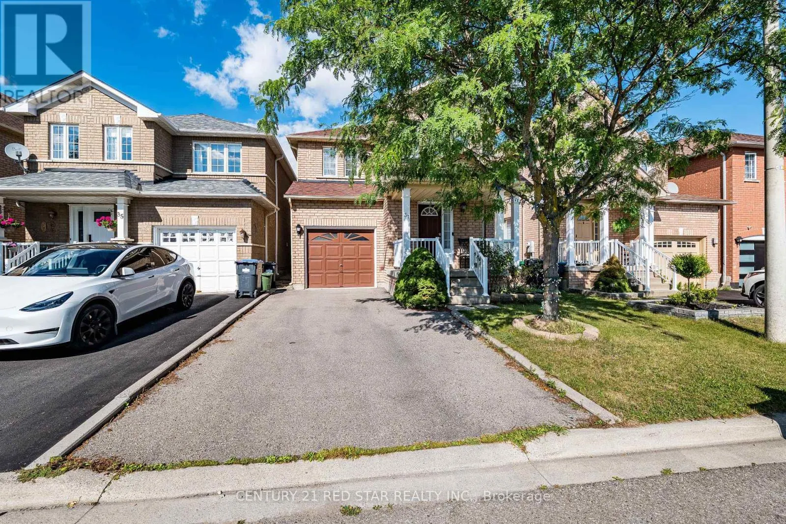 37 OAKMEADOW DRIVE