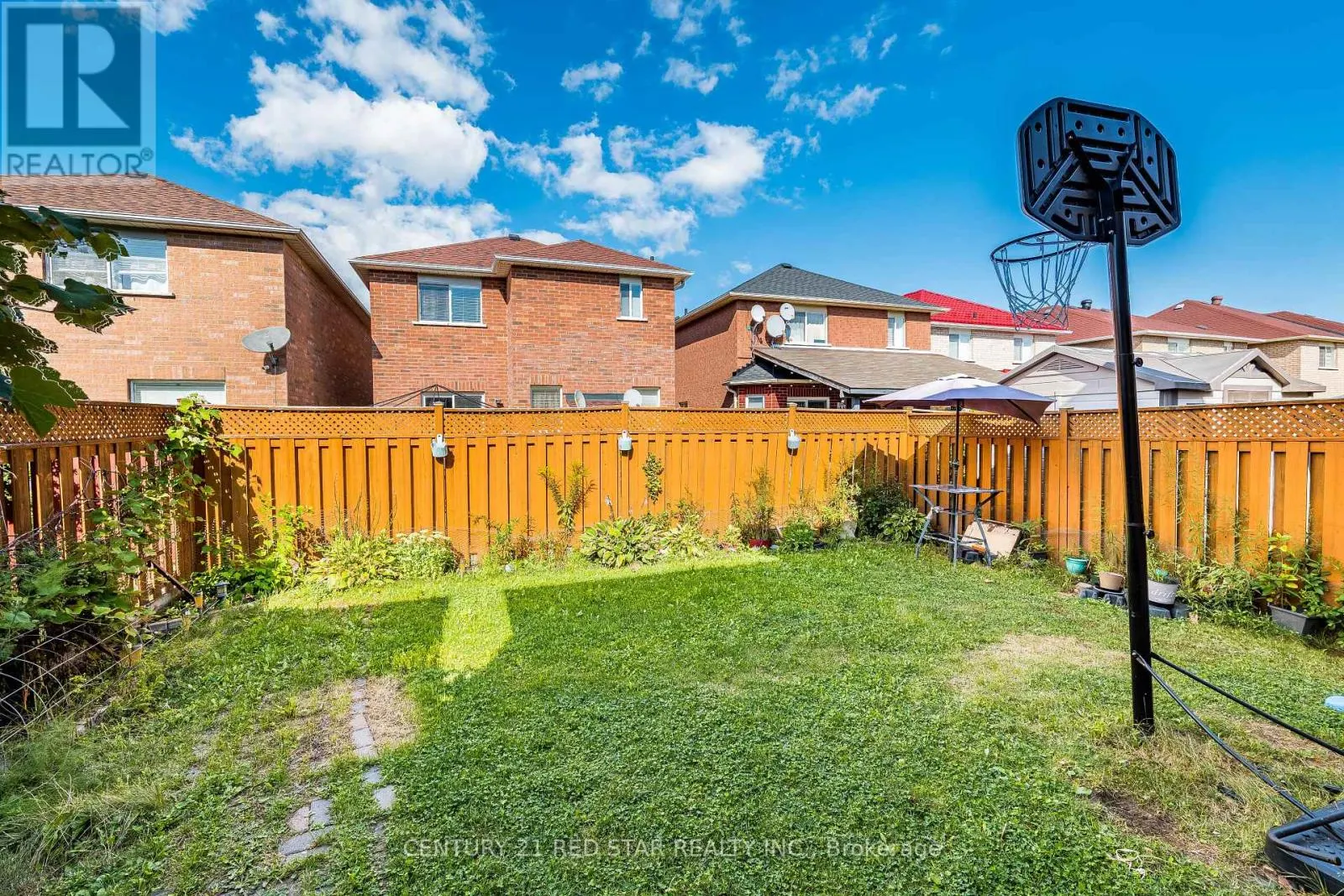 37 OAKMEADOW DRIVE