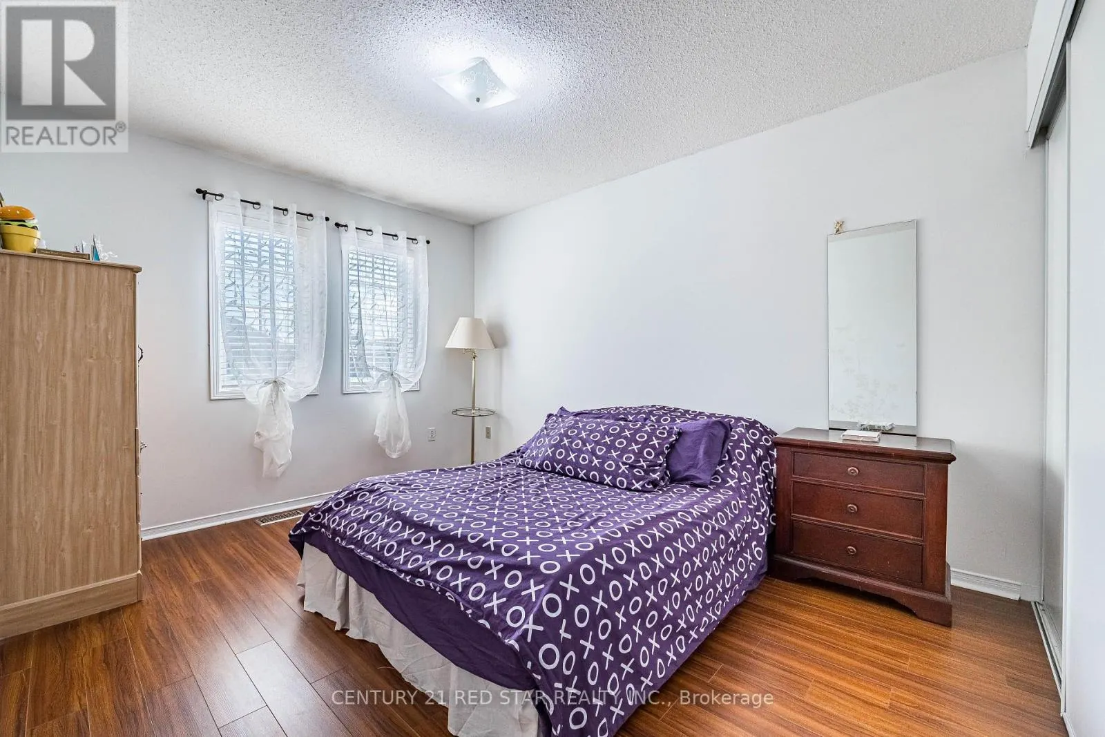 37 OAKMEADOW DRIVE