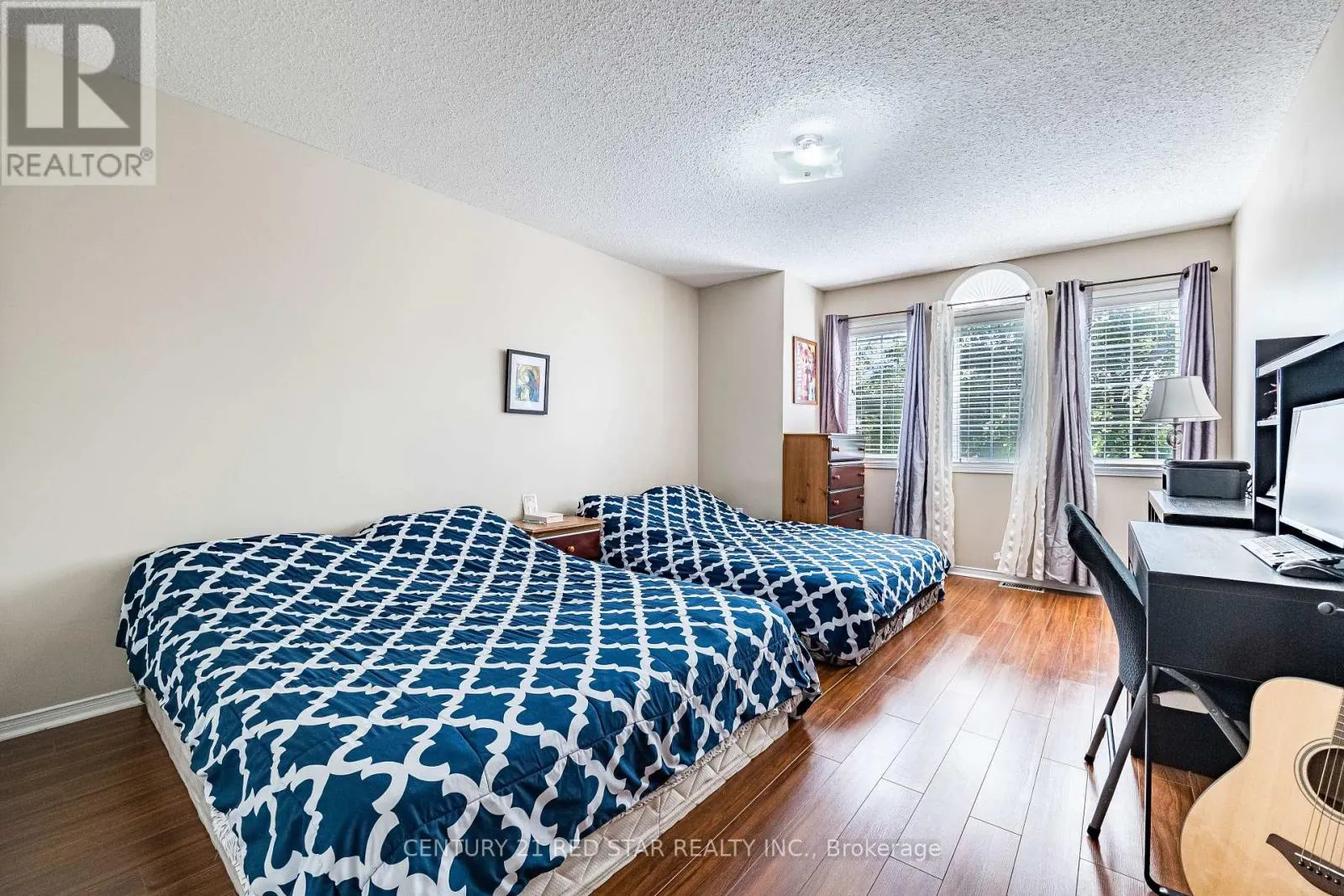 37 OAKMEADOW DRIVE