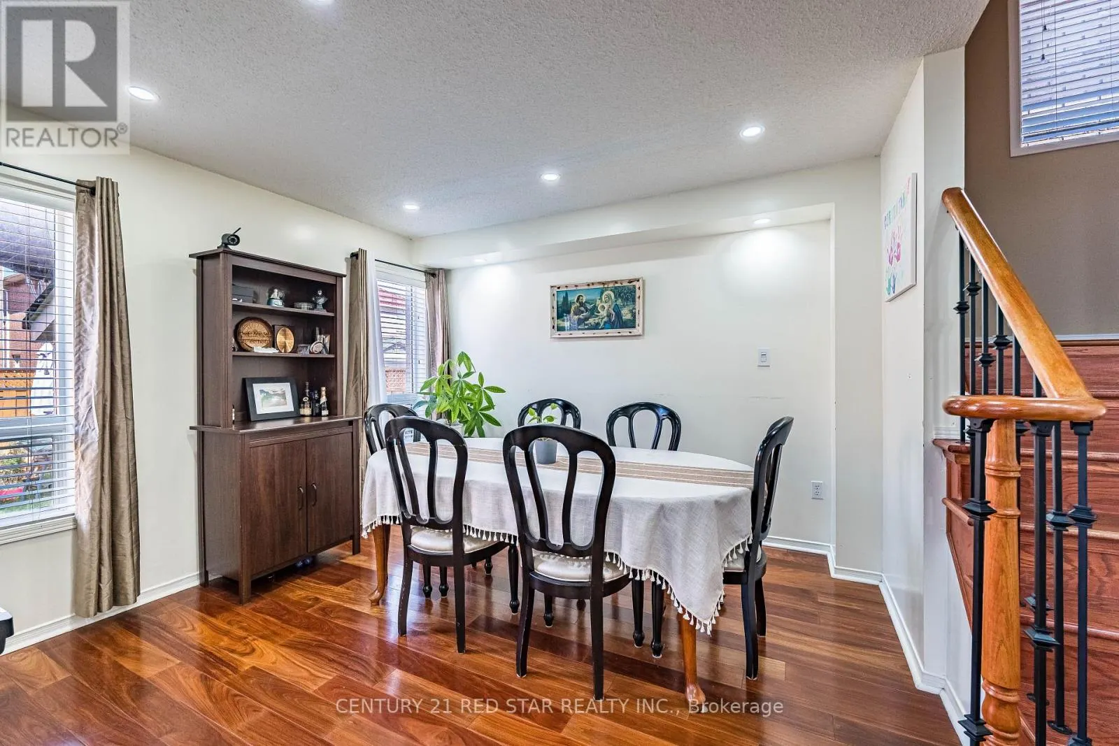 37 OAKMEADOW DRIVE