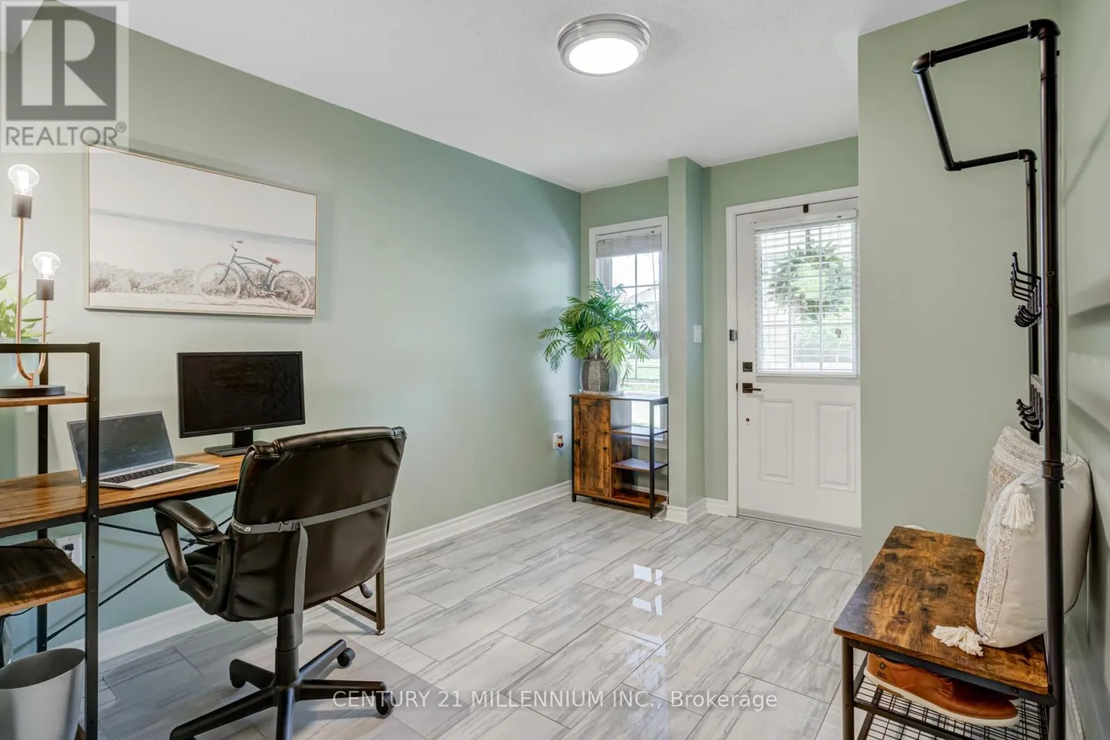 914 AMBROISE CRESCENT