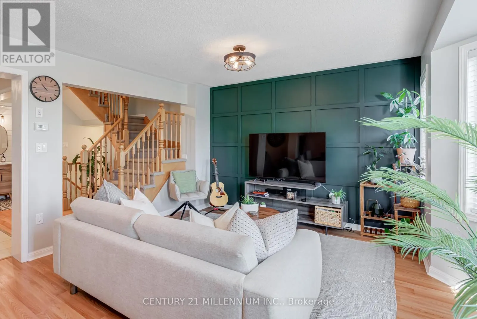 914 AMBROISE CRESCENT