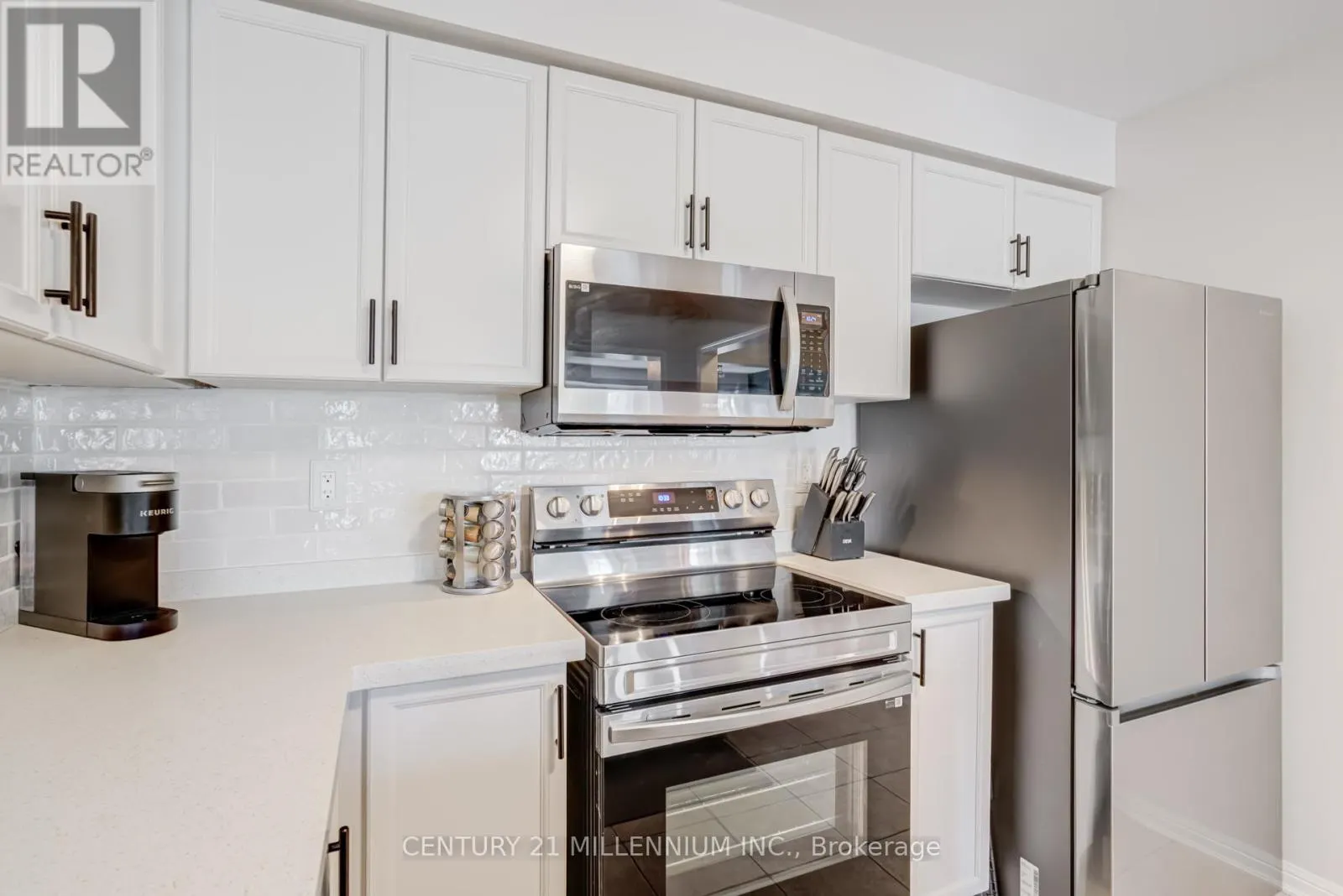 914 AMBROISE CRESCENT