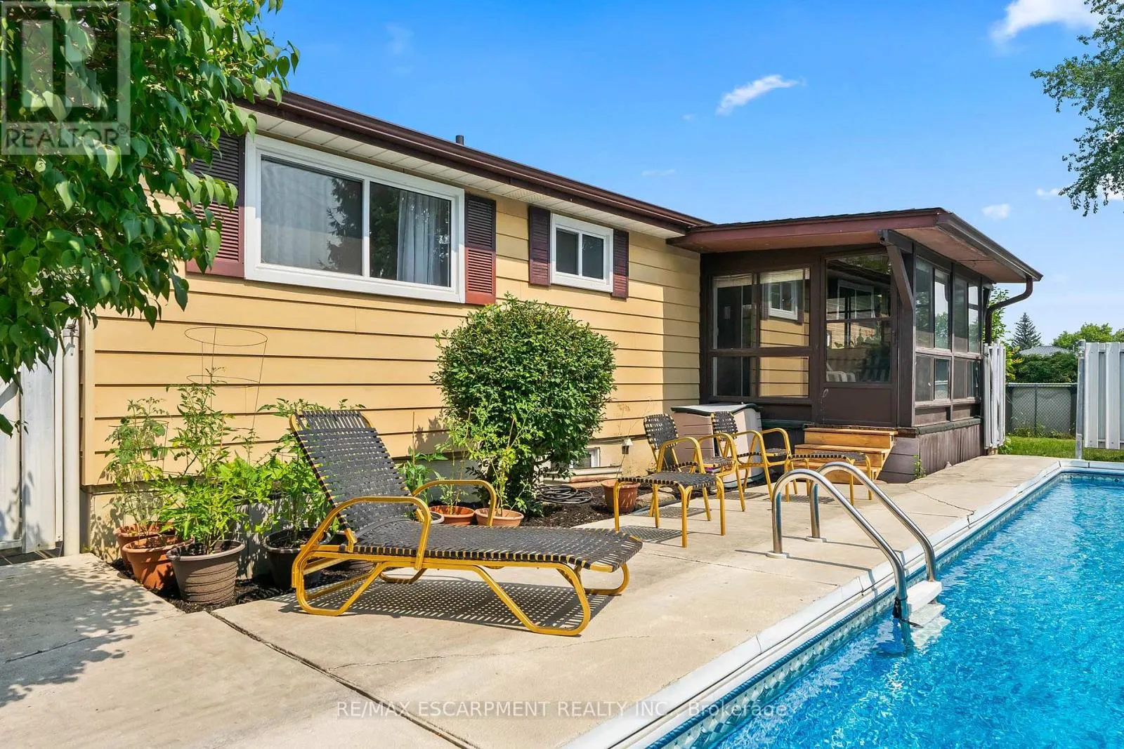 45 DUNBLAINE CRESCENT