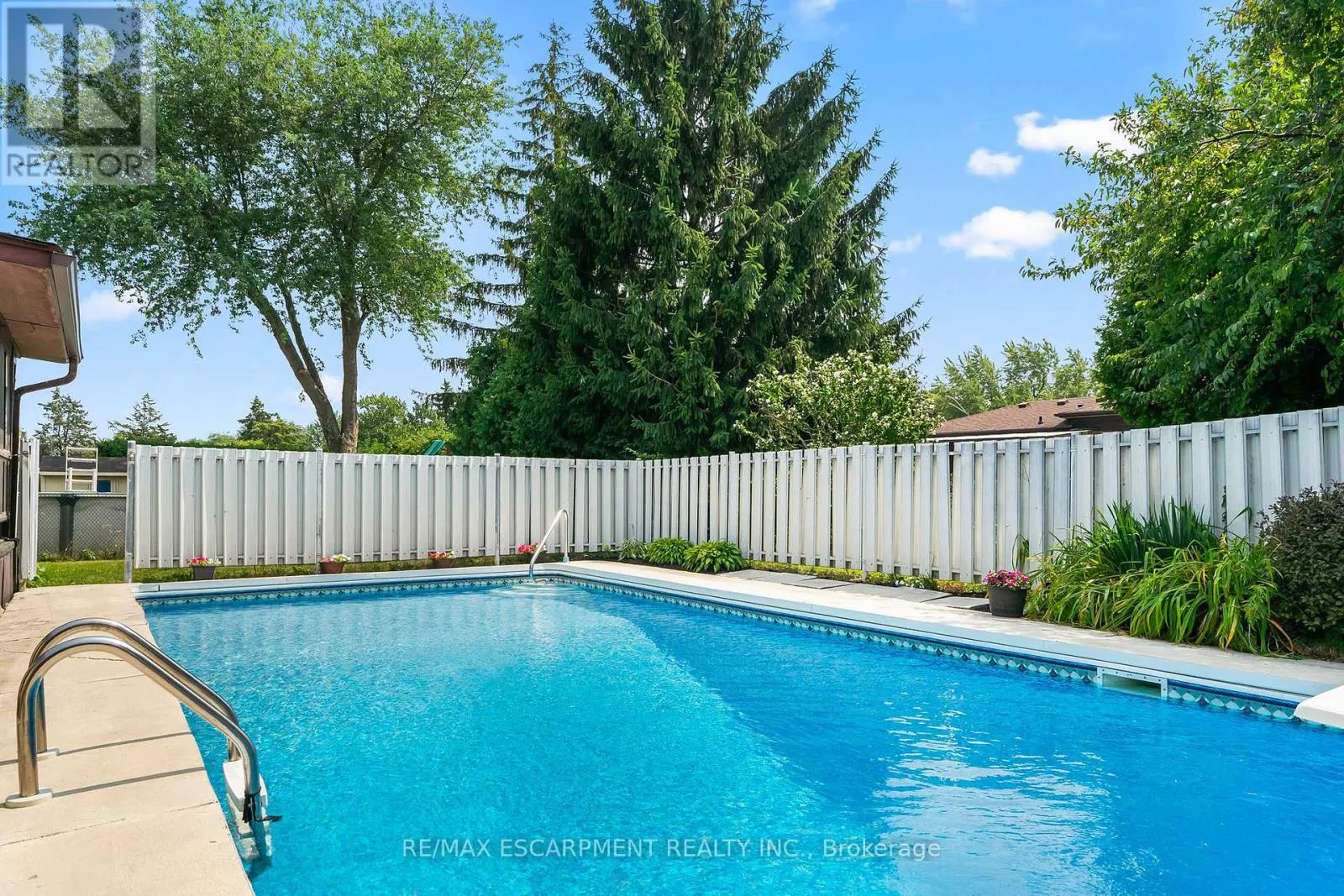 45 DUNBLAINE CRESCENT