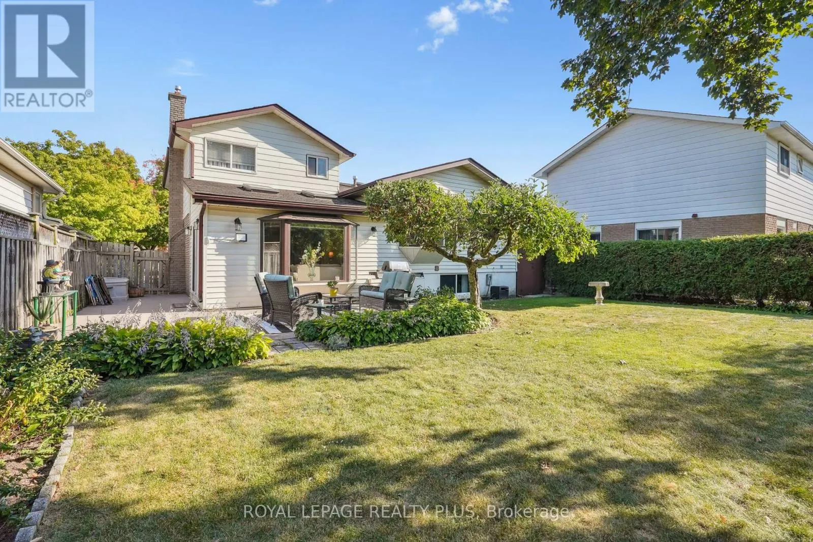 2335 WYANDOTTE DRIVE