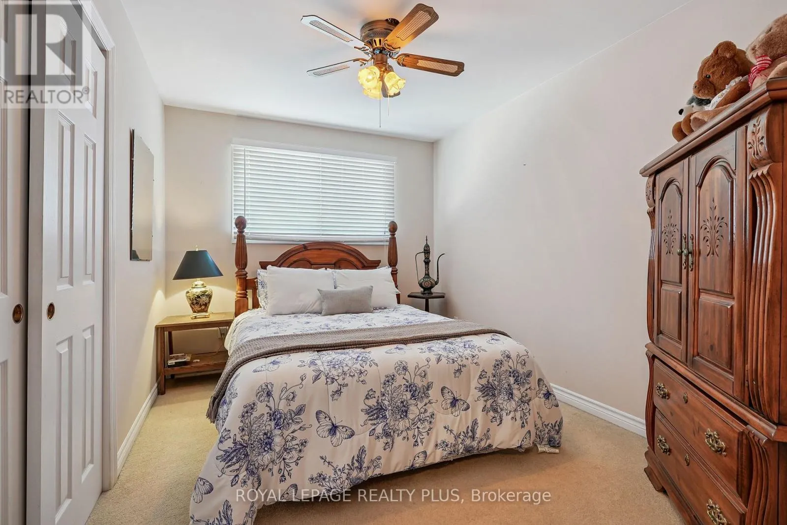2335 WYANDOTTE DRIVE
