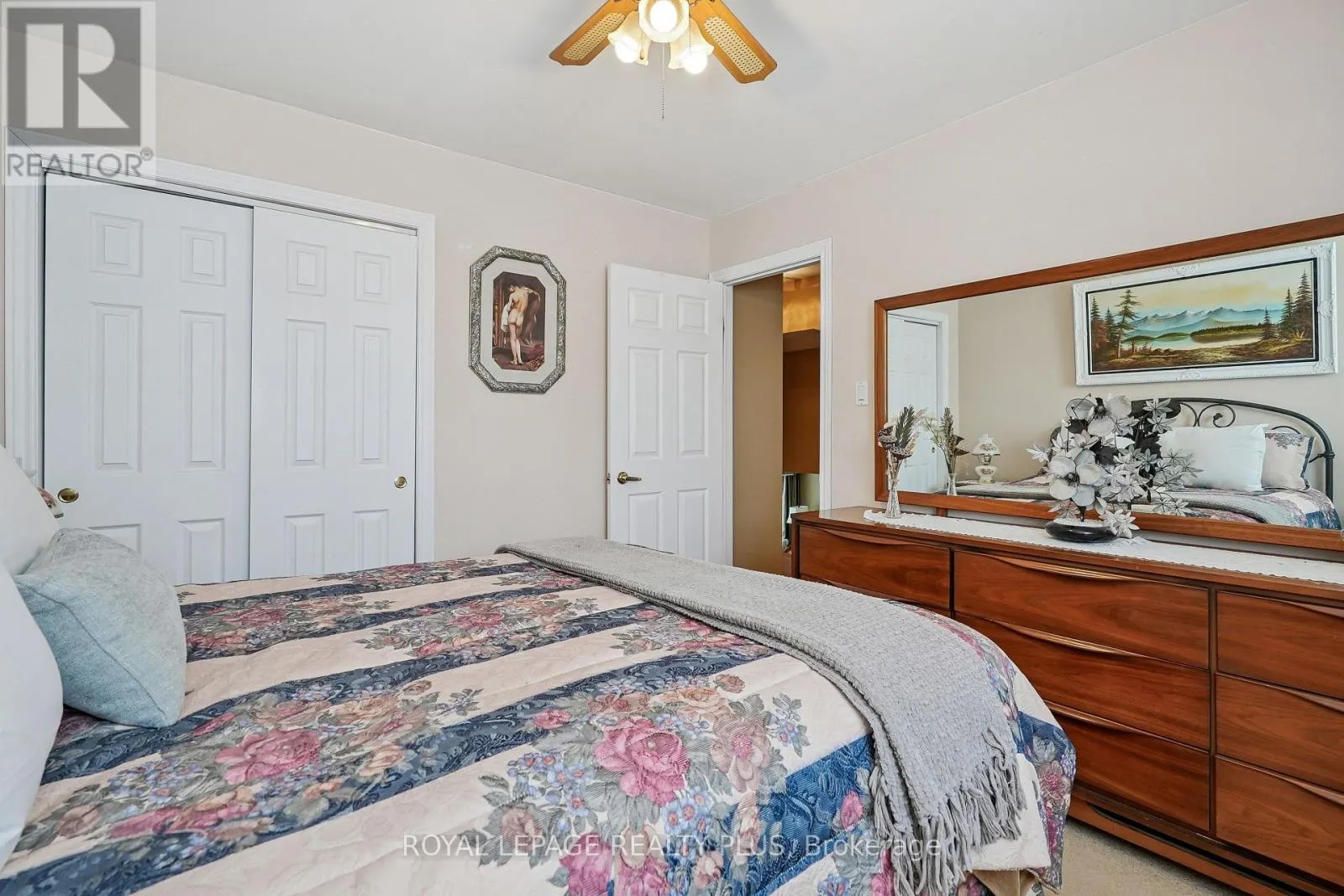 2335 WYANDOTTE DRIVE