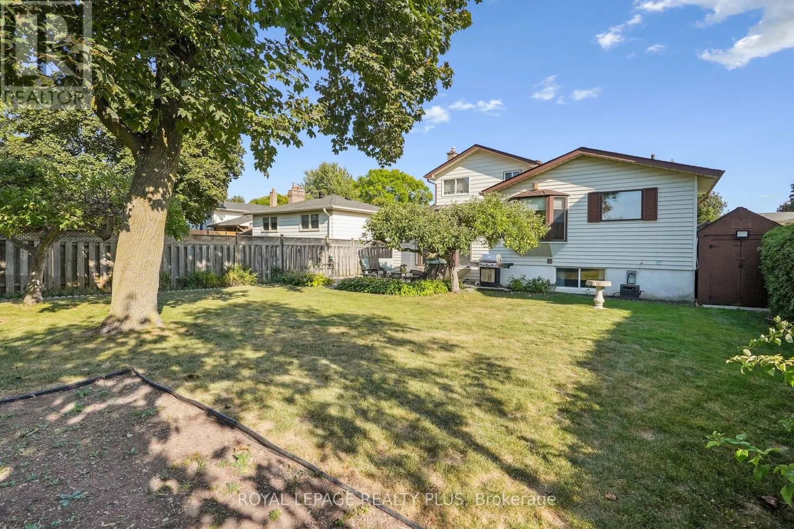 2335 WYANDOTTE DRIVE
