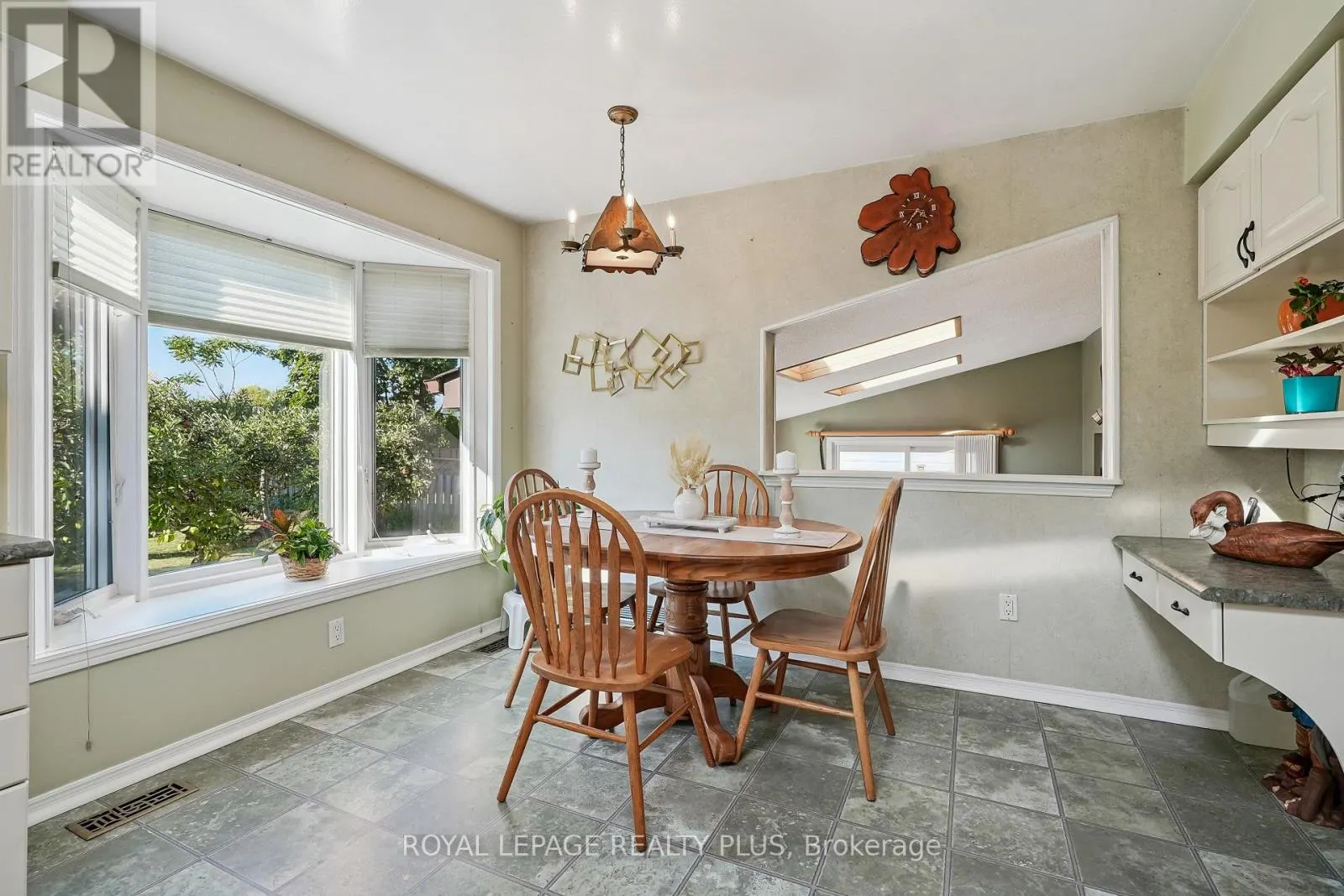 2335 WYANDOTTE DRIVE