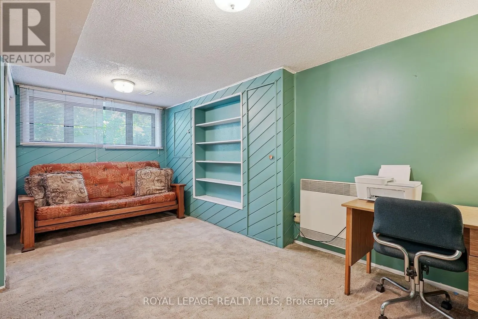 2335 WYANDOTTE DRIVE