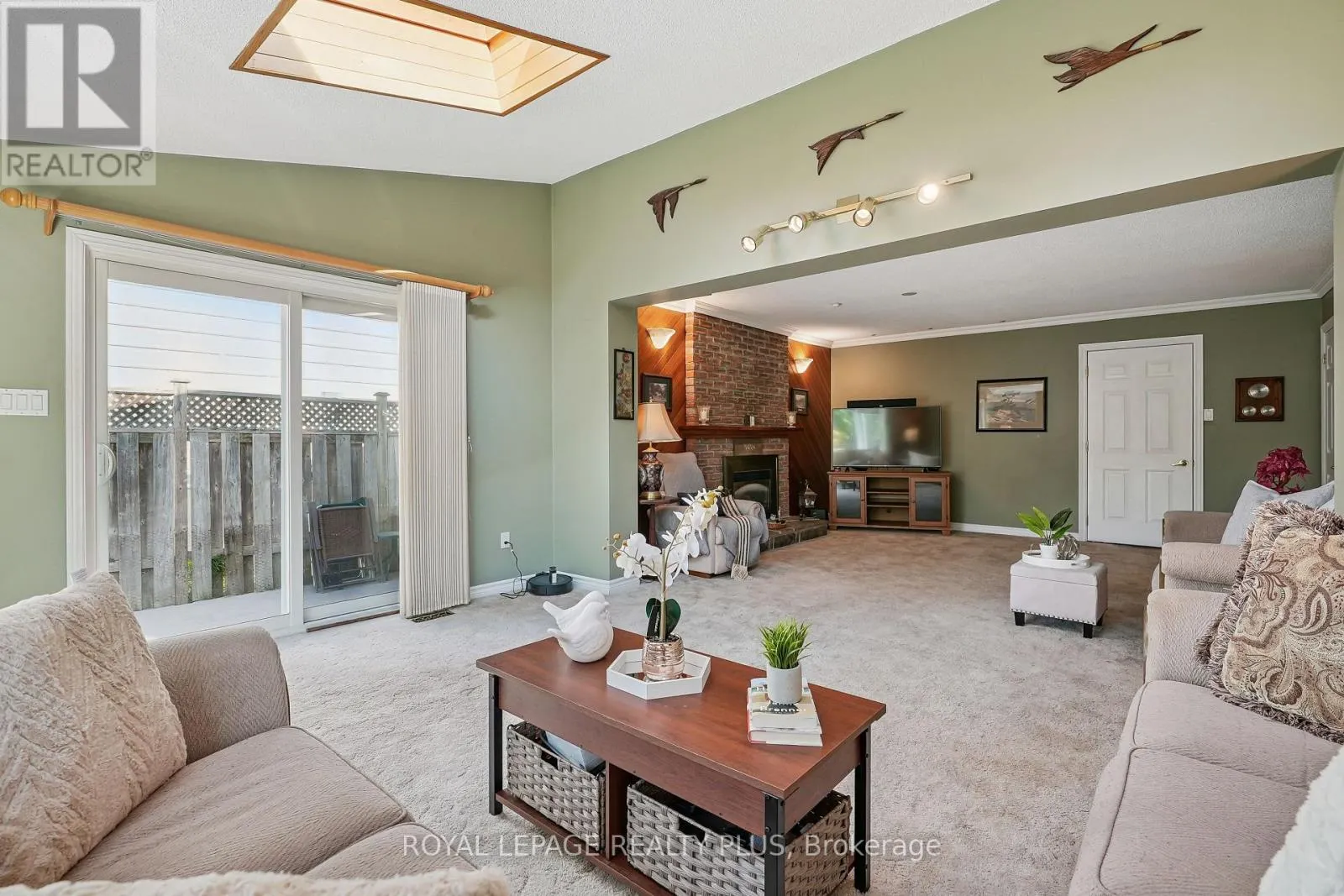 2335 WYANDOTTE DRIVE
