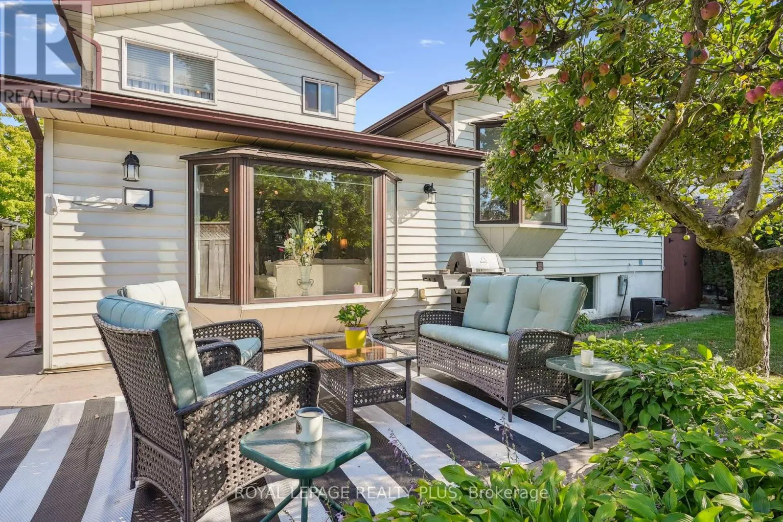 2335 WYANDOTTE DRIVE