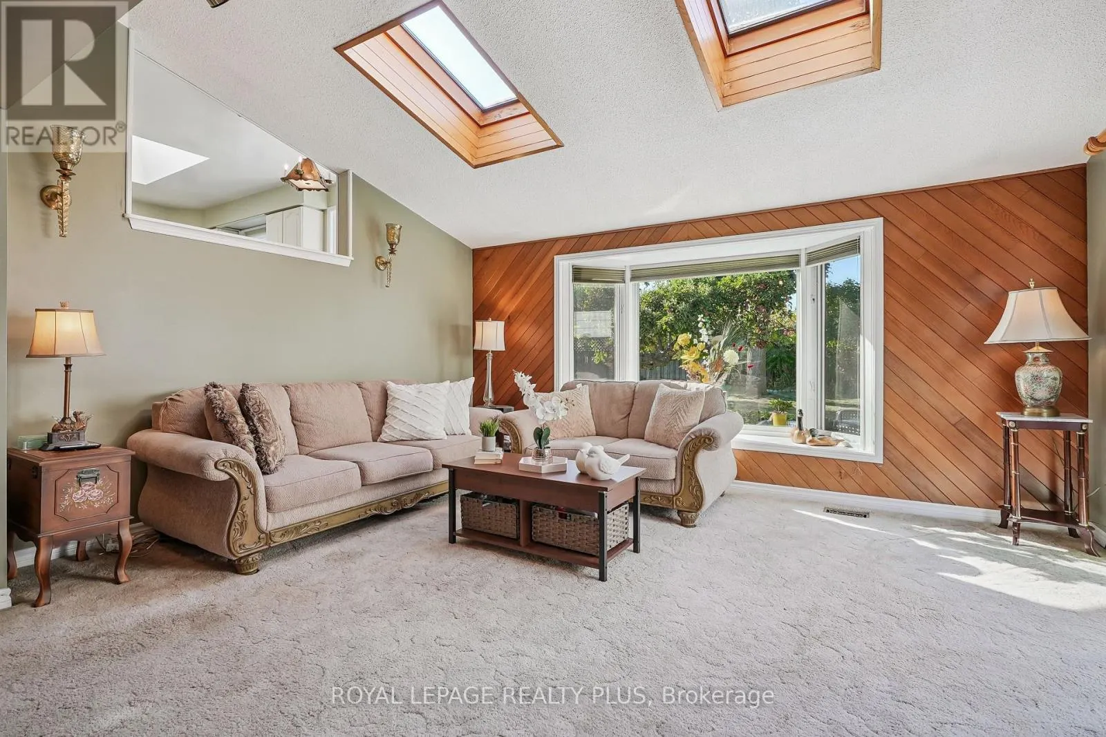 2335 WYANDOTTE DRIVE