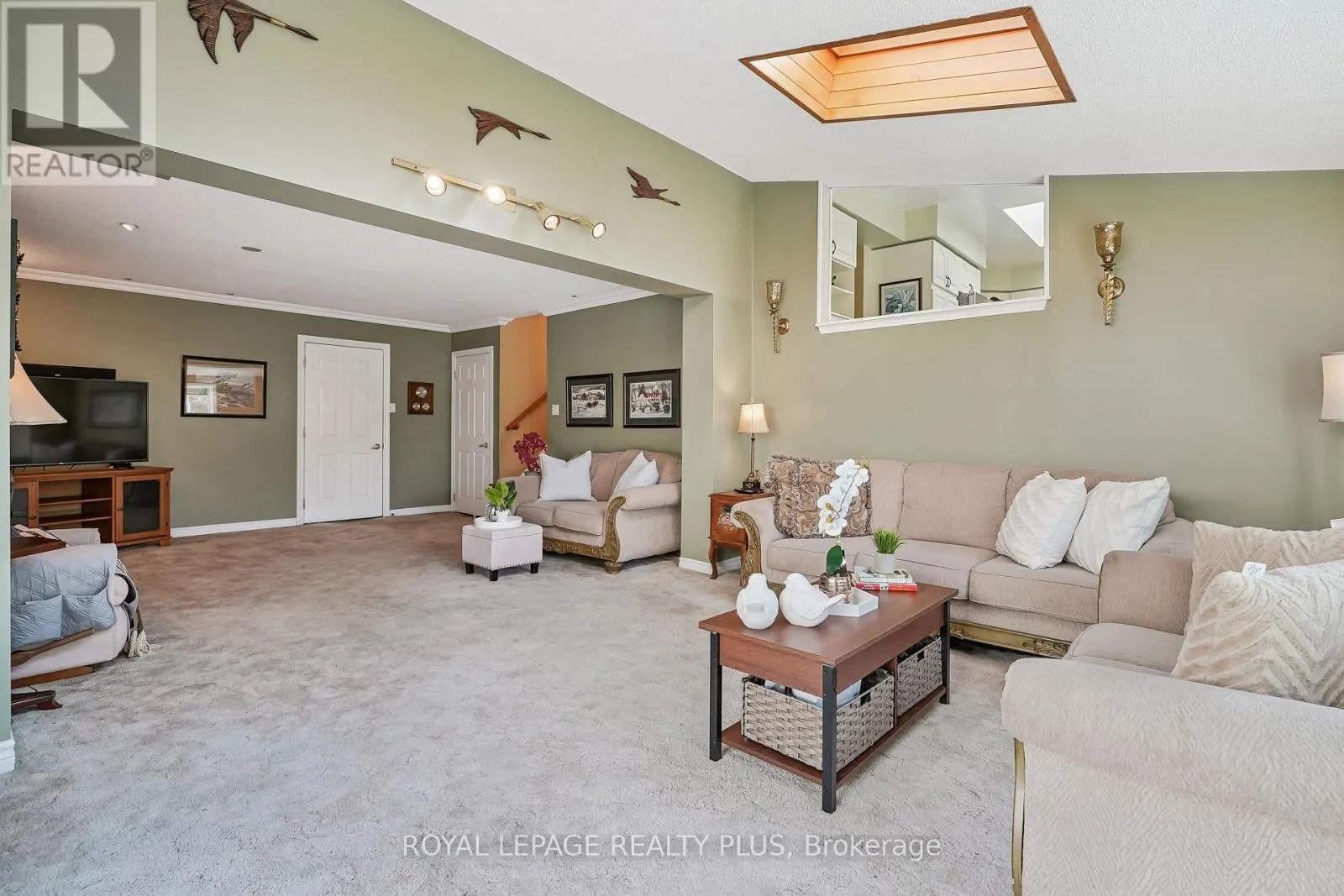 2335 WYANDOTTE DRIVE