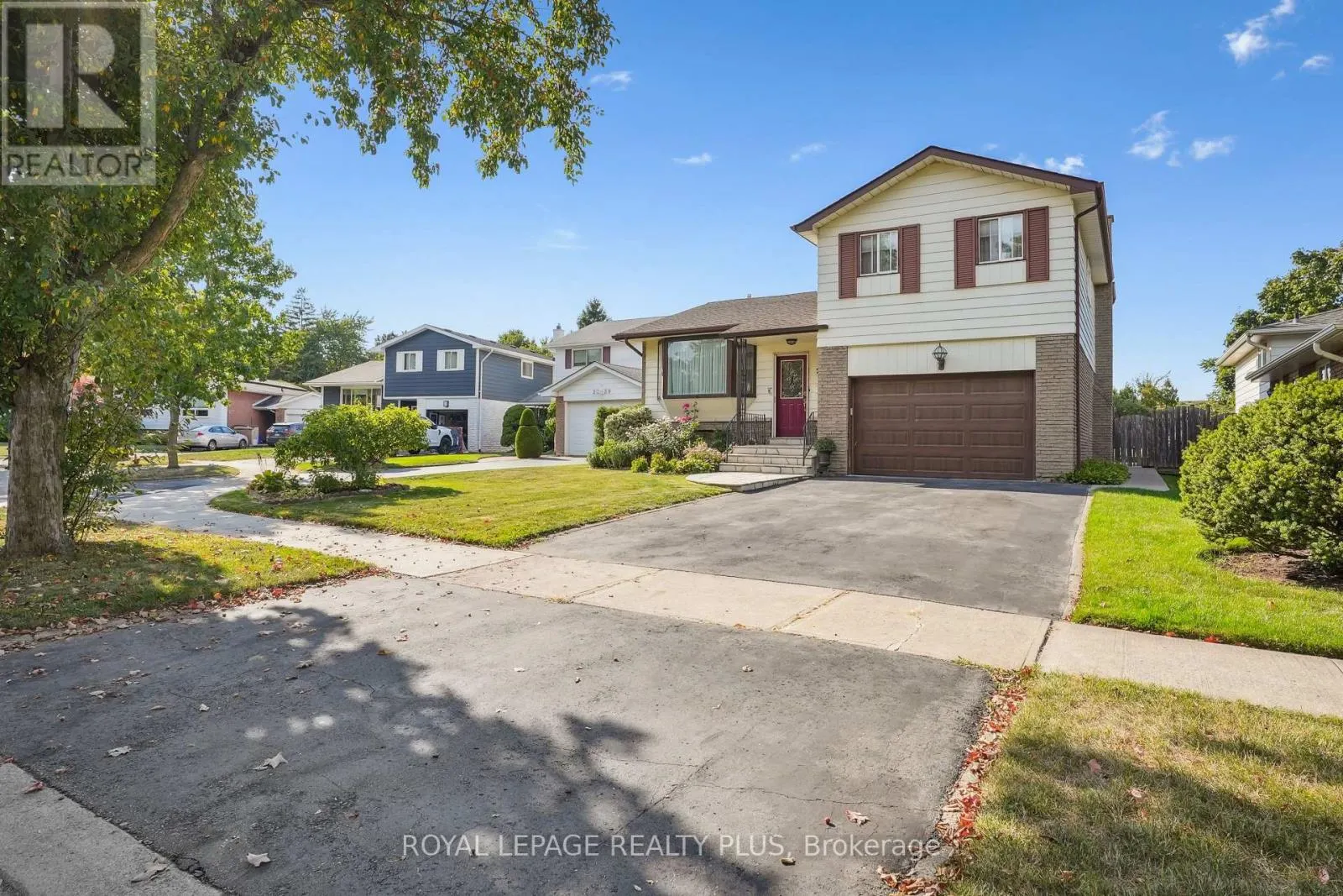 2335 WYANDOTTE DRIVE