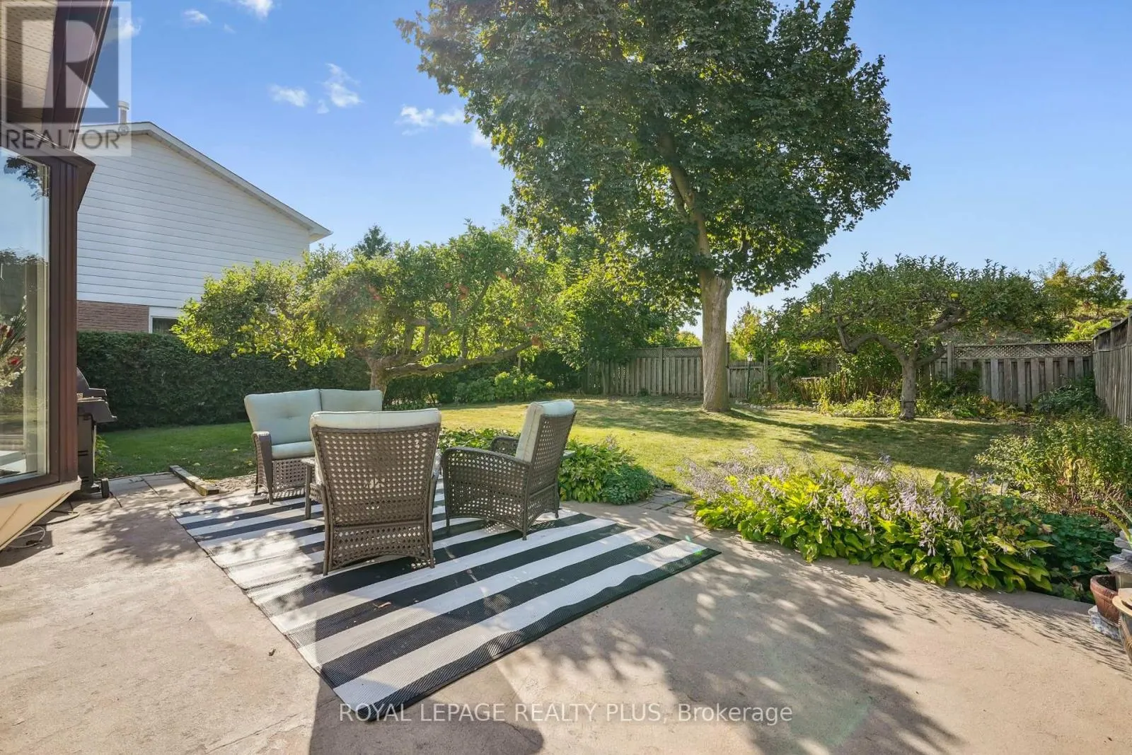 2335 WYANDOTTE DRIVE