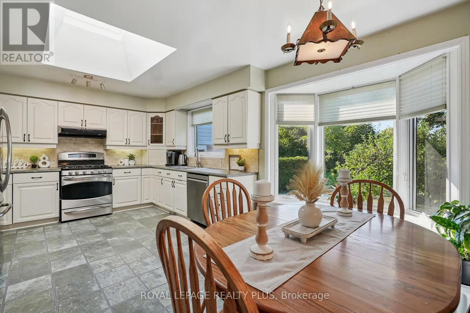 2335 WYANDOTTE DRIVE