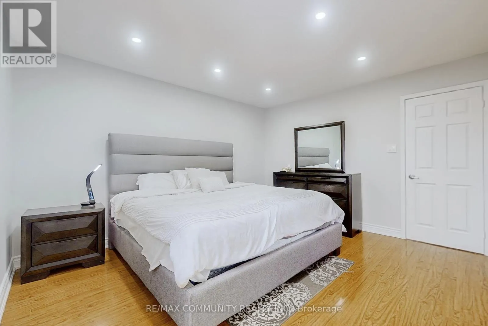 65 CREDITSTONE ROAD