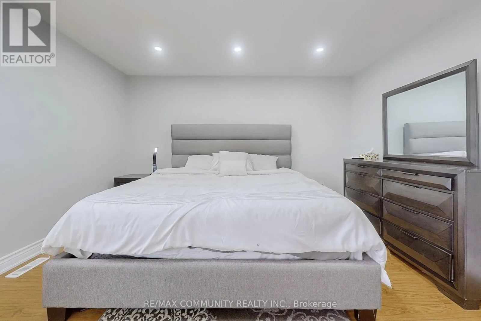 65 CREDITSTONE ROAD