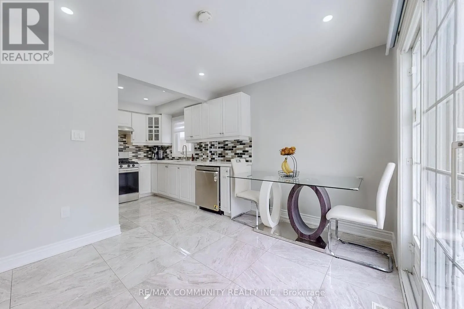 65 CREDITSTONE ROAD