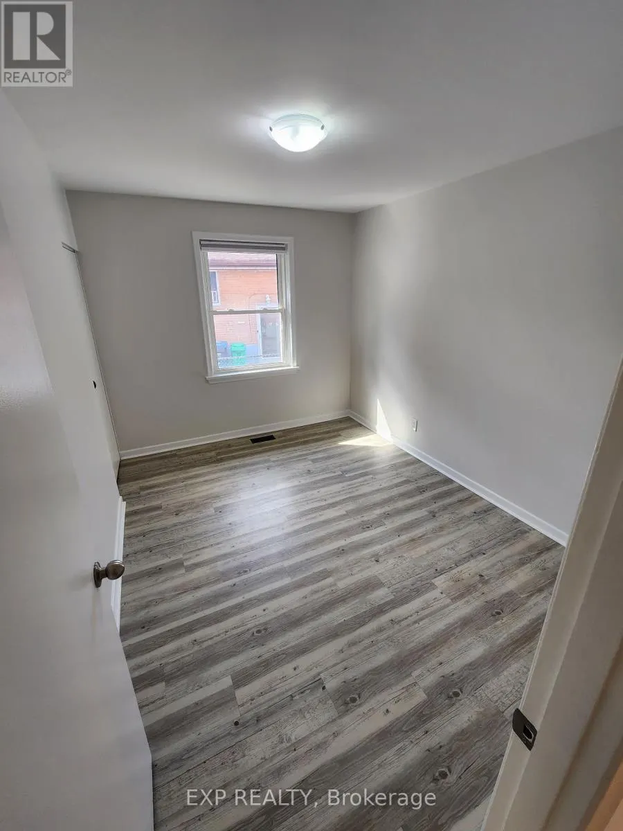 1 - 98 CORBY CRESCENT