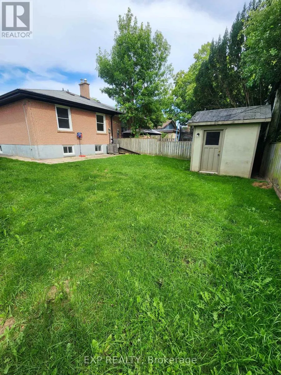 1 - 98 CORBY CRESCENT