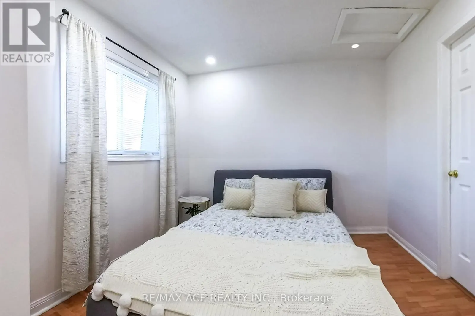 22 - 1525 SOUTH PARADE COURT