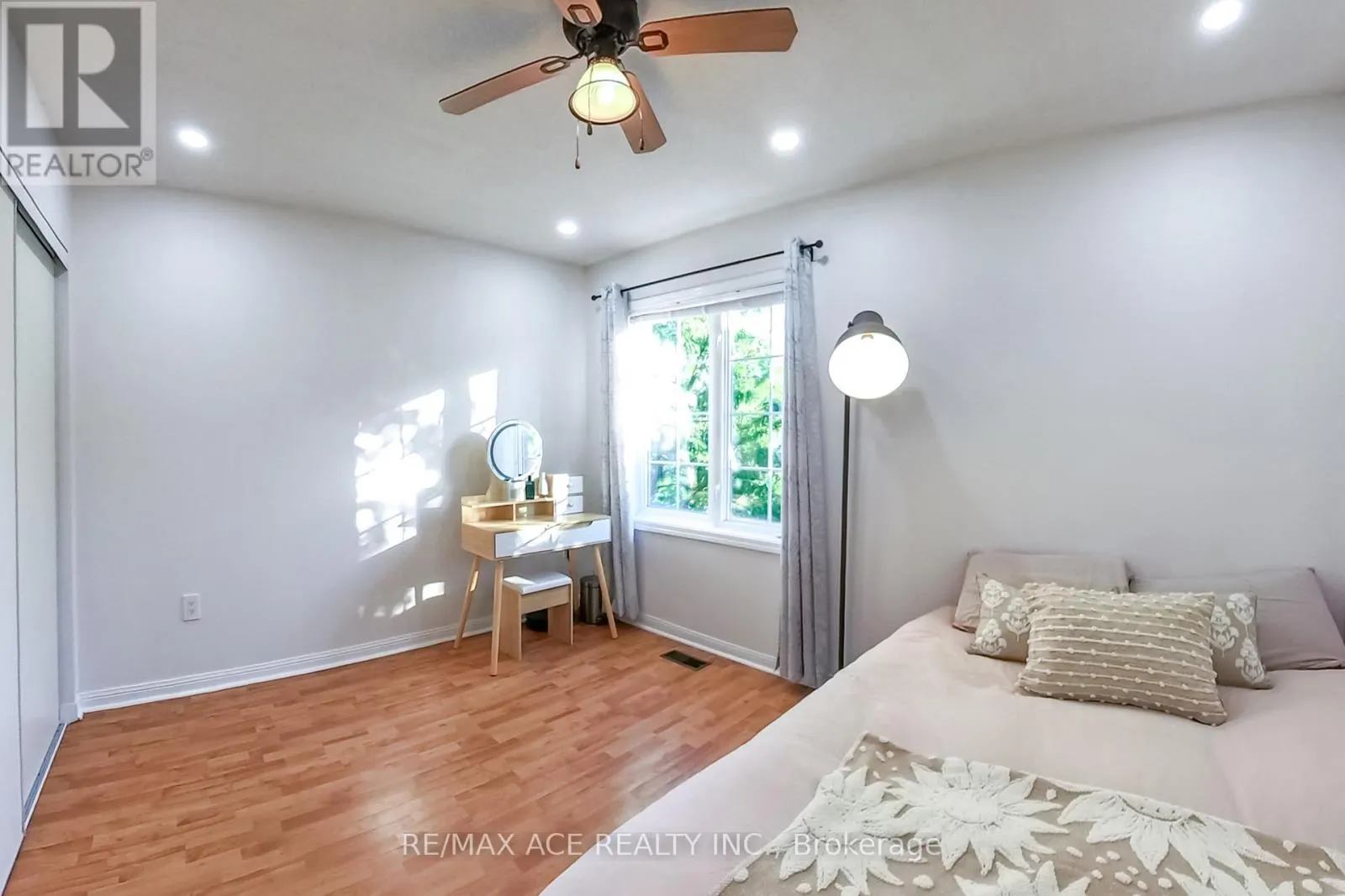 22 - 1525 SOUTH PARADE COURT