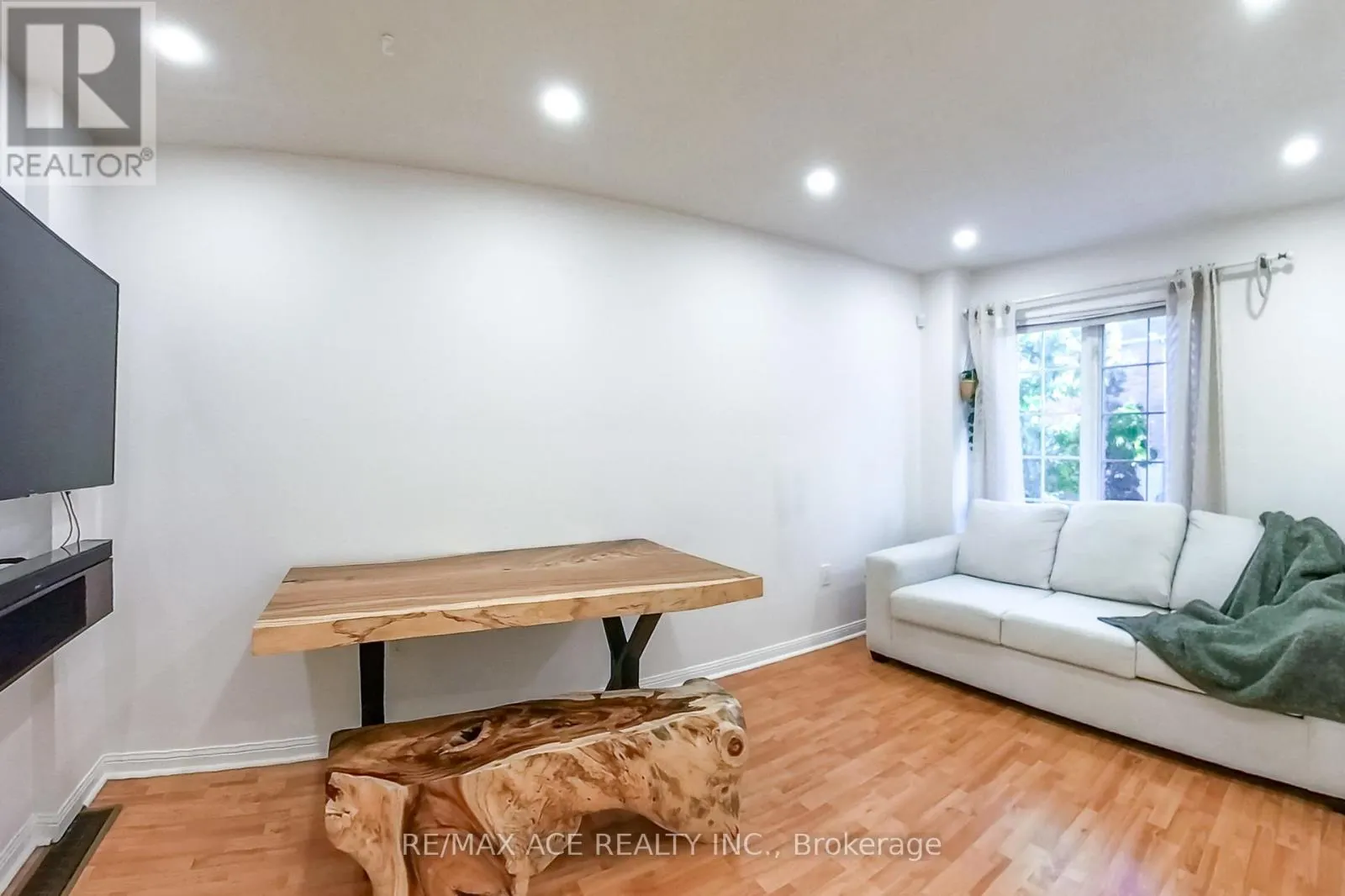 22 - 1525 SOUTH PARADE COURT