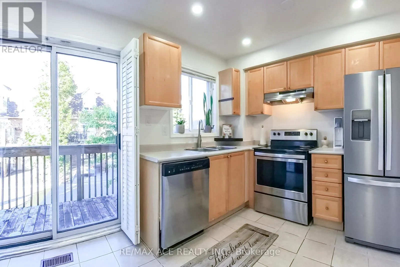 22 - 1525 SOUTH PARADE COURT
