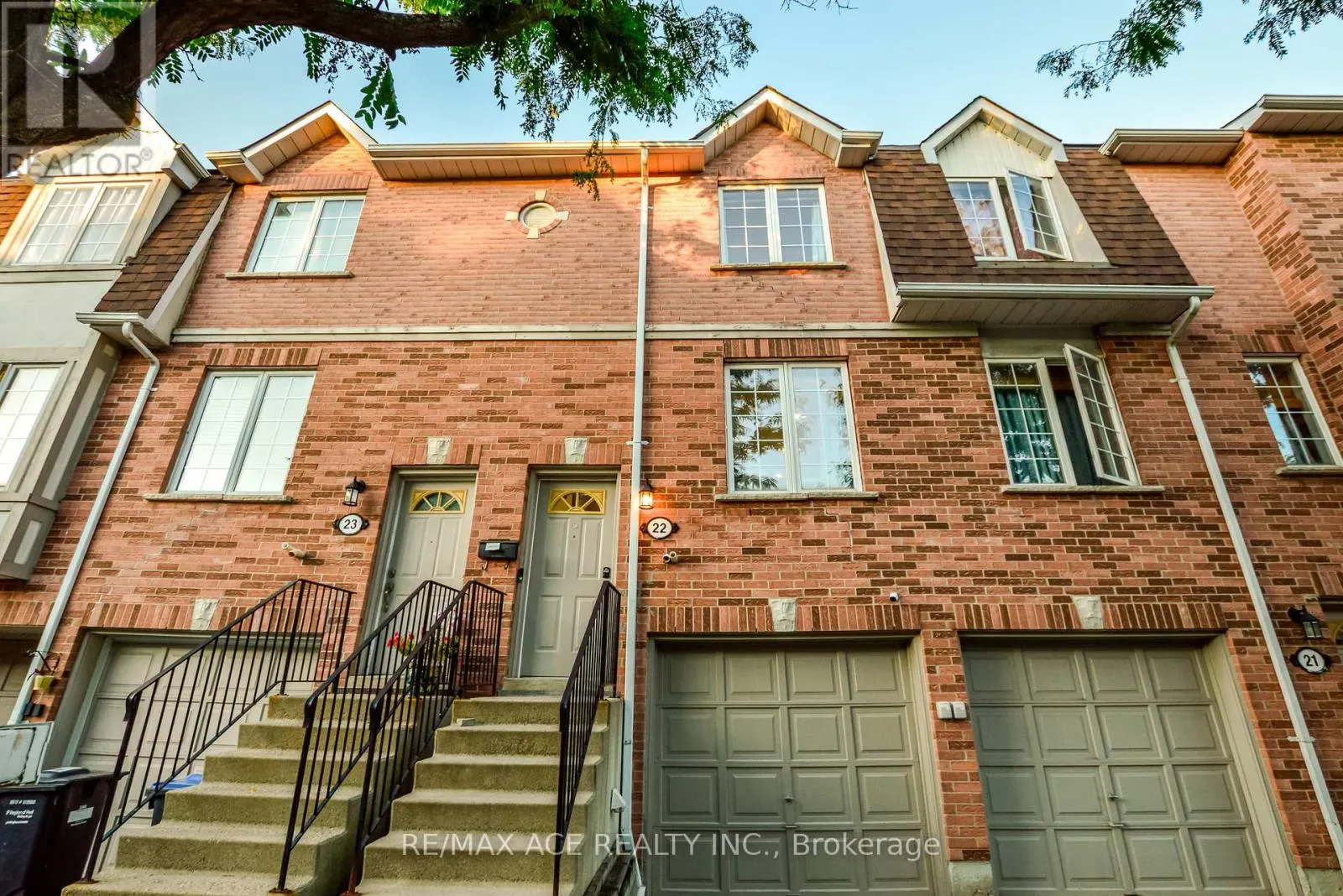 22 - 1525 SOUTH PARADE COURT