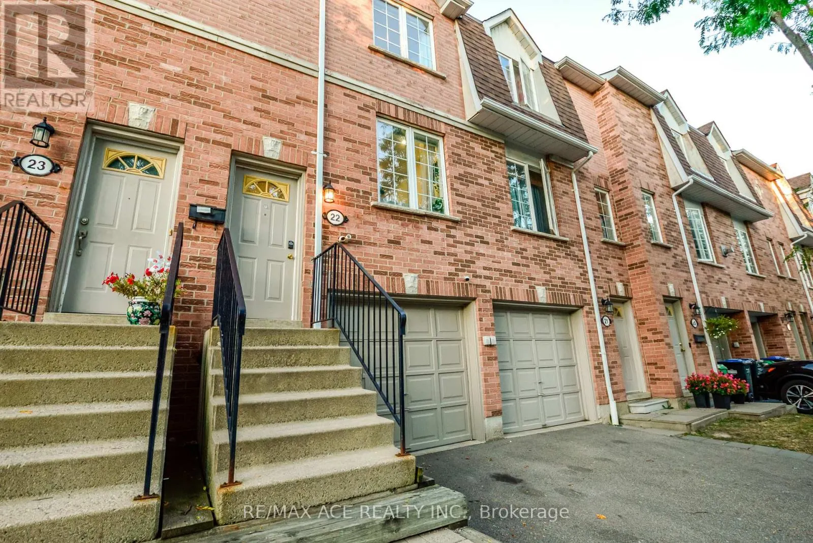 22 - 1525 SOUTH PARADE COURT