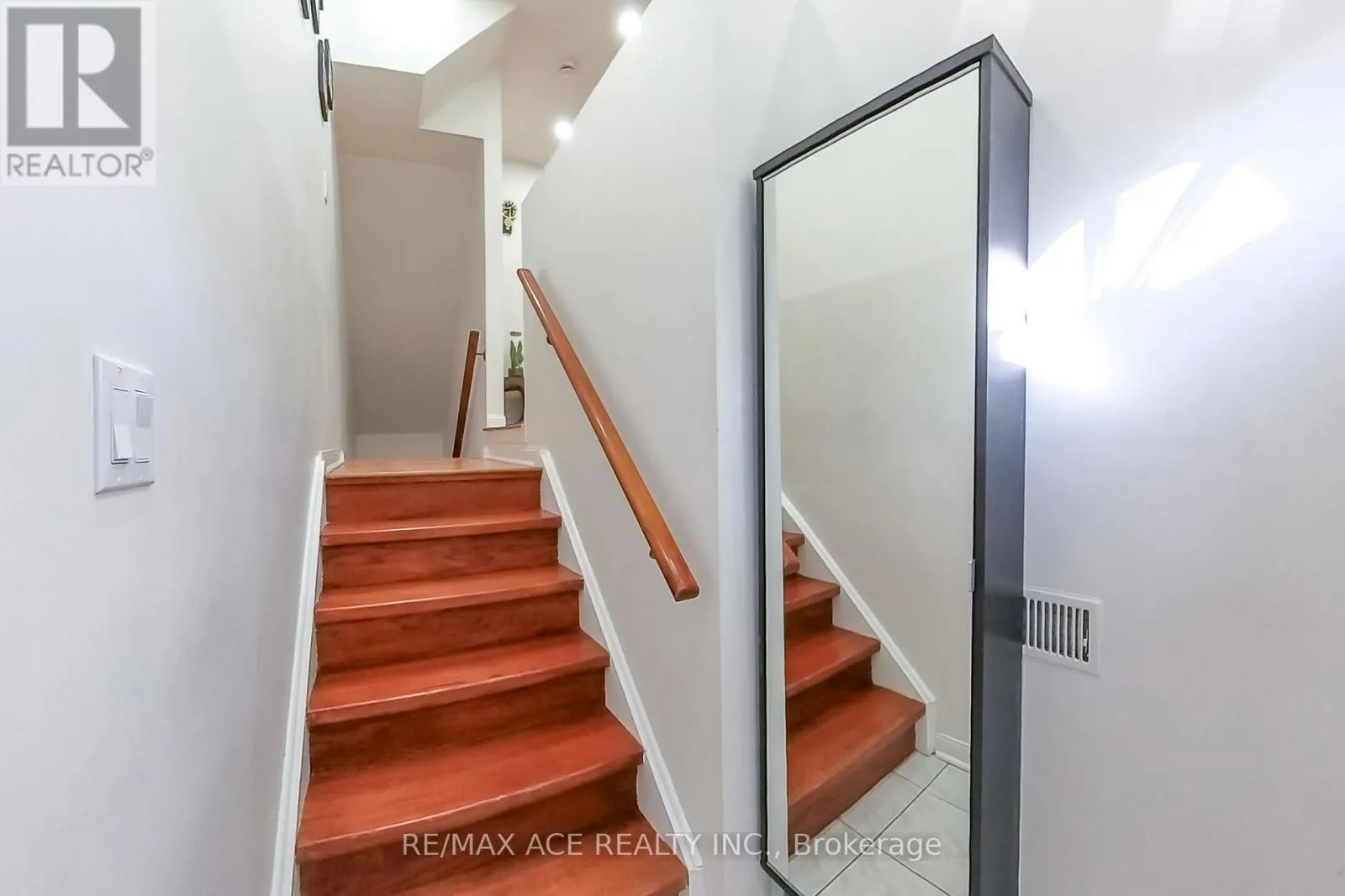 22 - 1525 SOUTH PARADE COURT