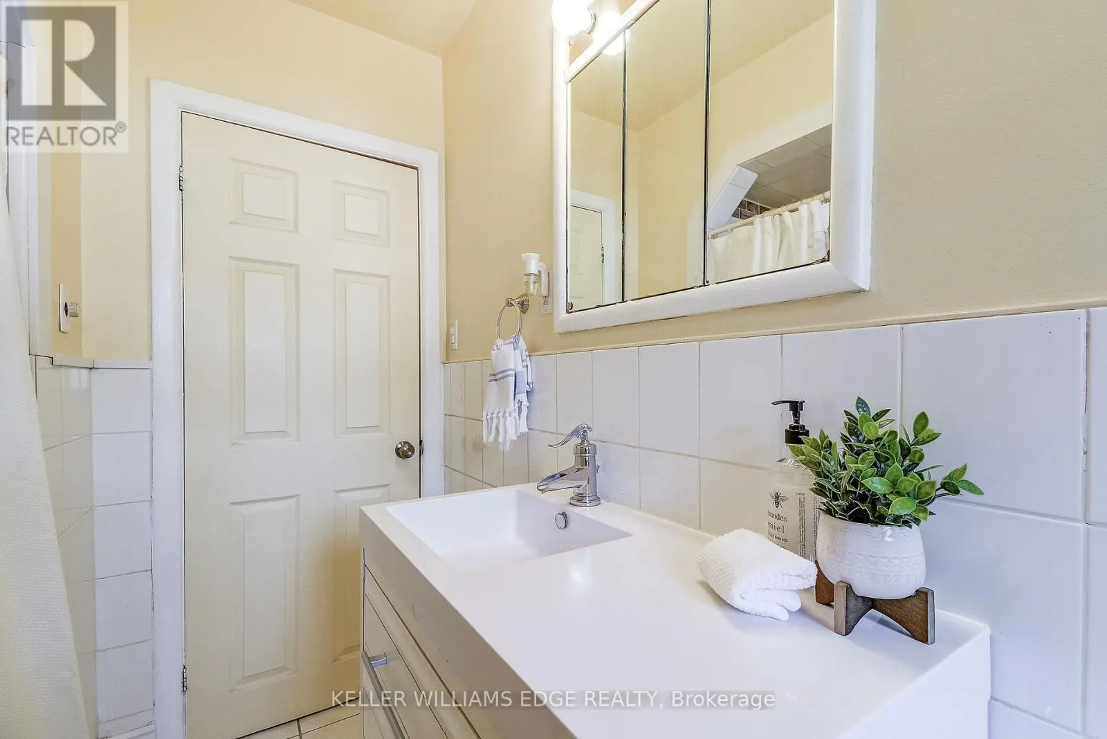 1216 DE QUINCY CRESCENT
