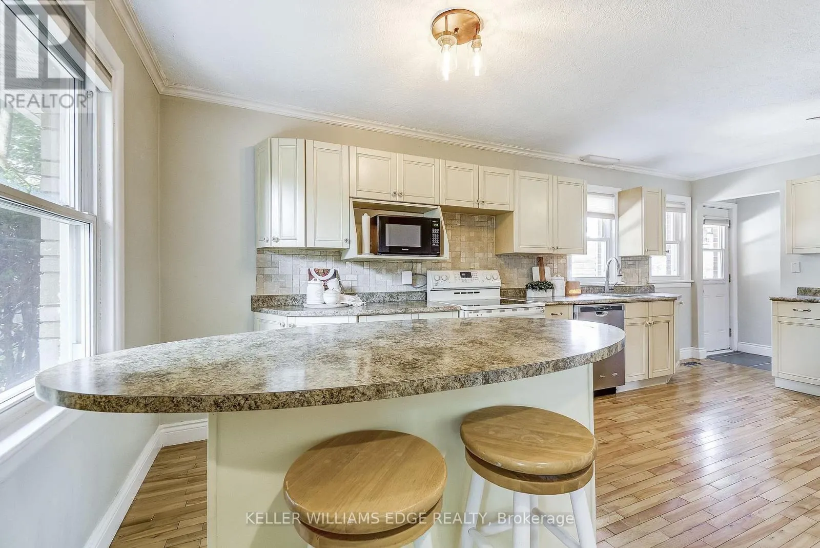 1216 DE QUINCY CRESCENT