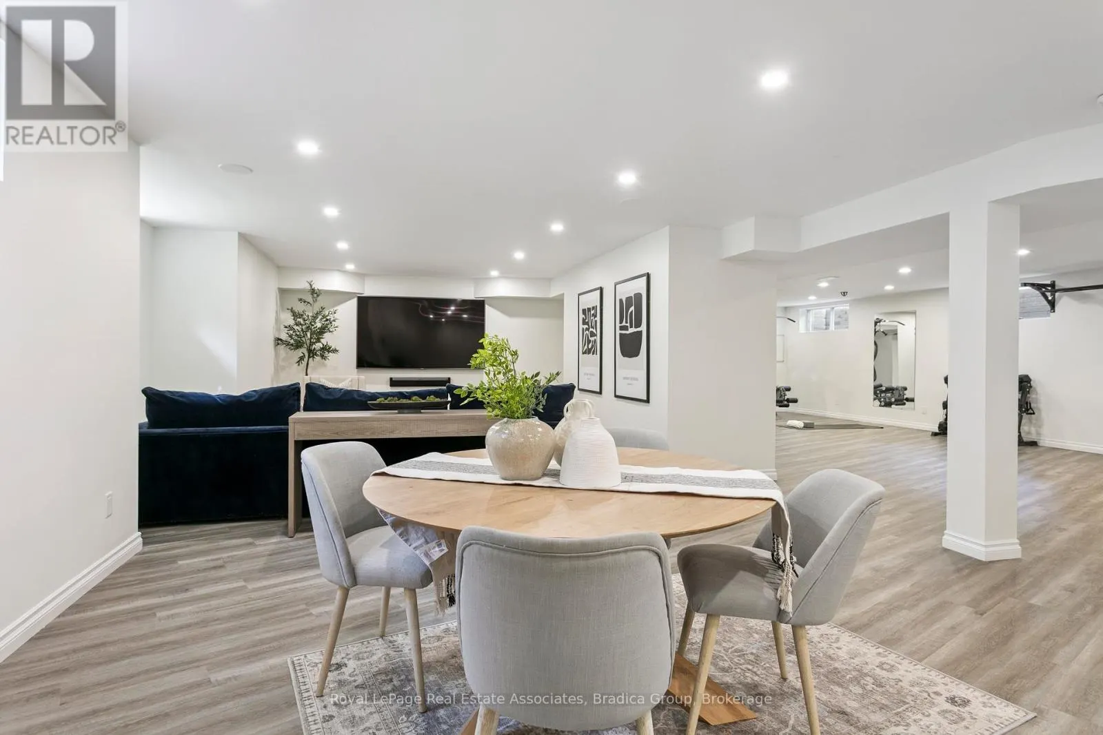 19 LORRAINE GARDENS