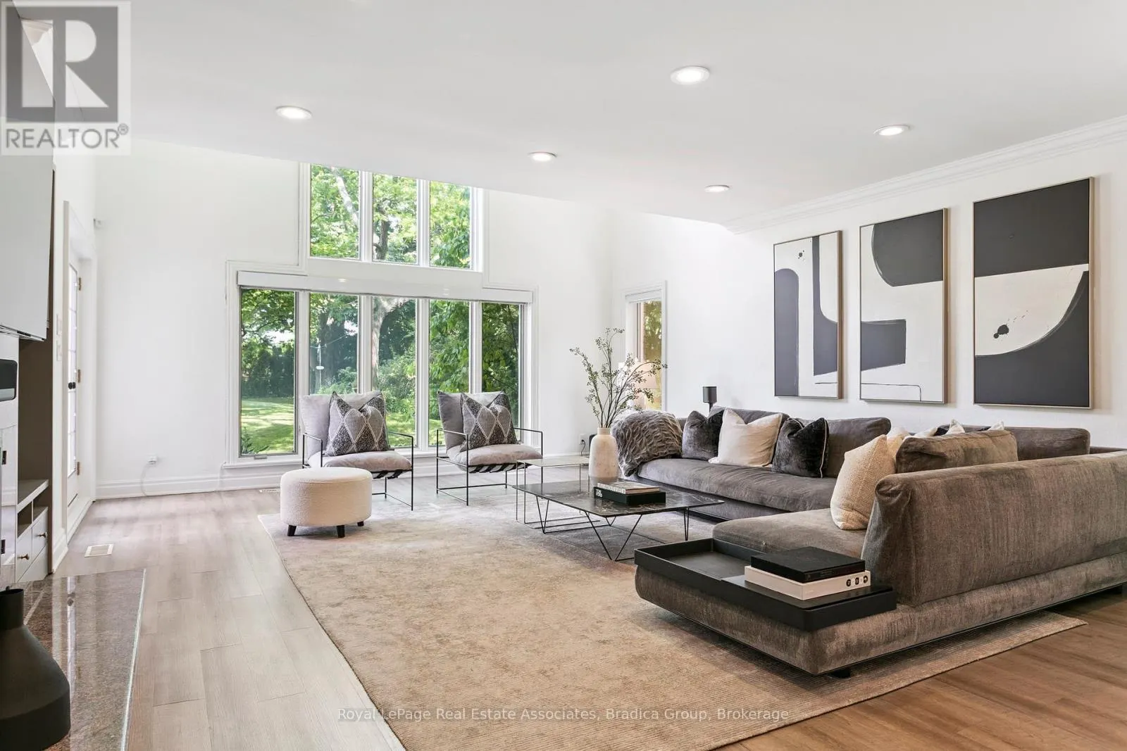 19 LORRAINE GARDENS