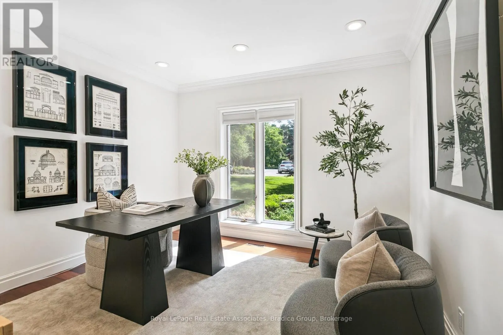 19 LORRAINE GARDENS