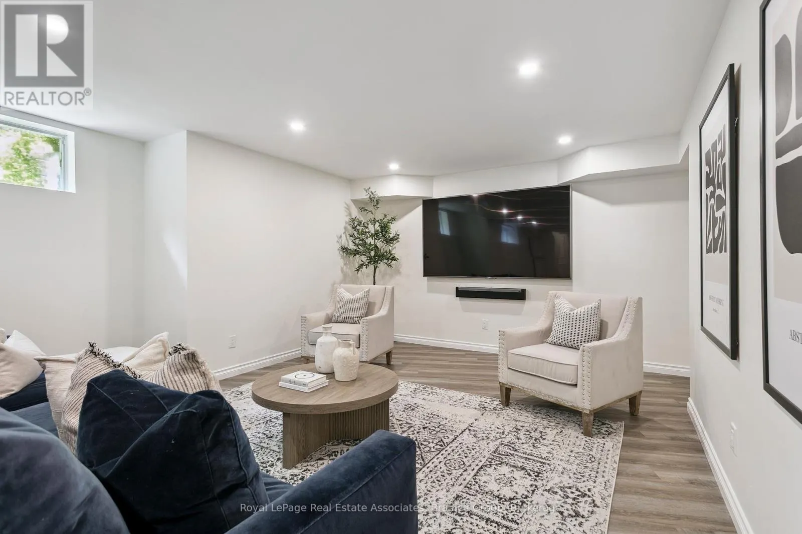19 LORRAINE GARDENS