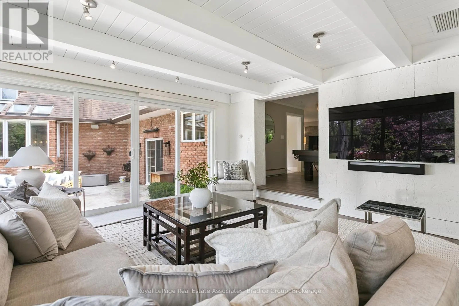 19 LORRAINE GARDENS