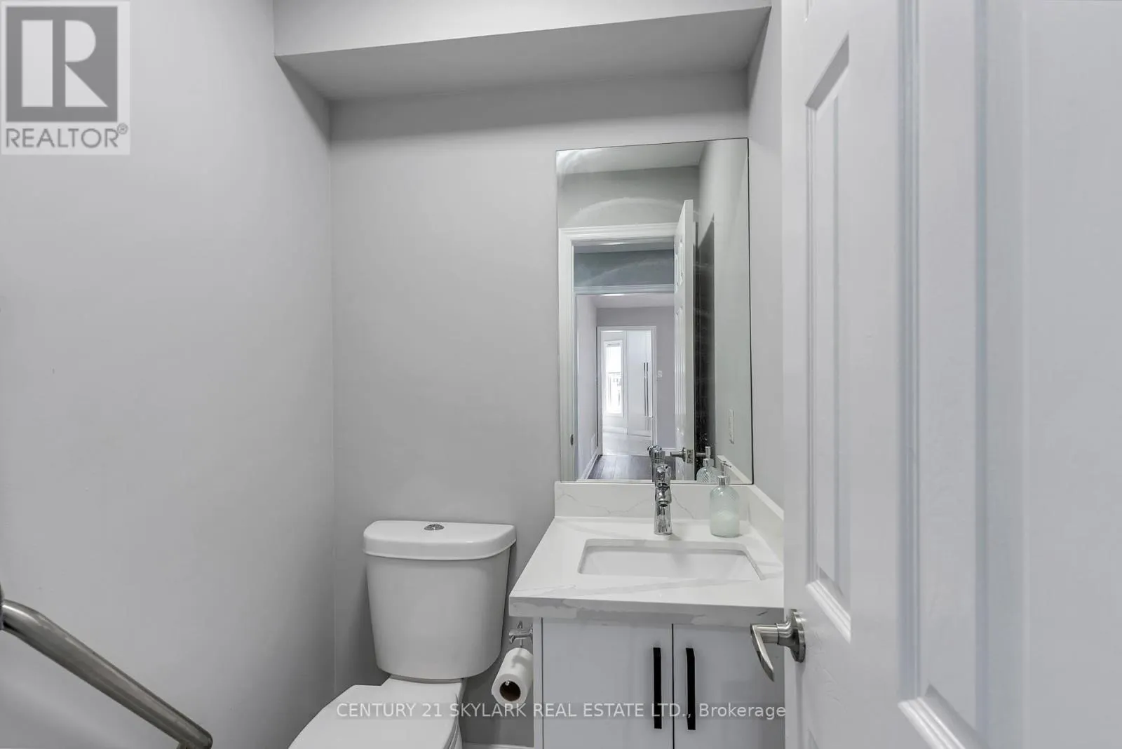 4 MOONSTONE COURT