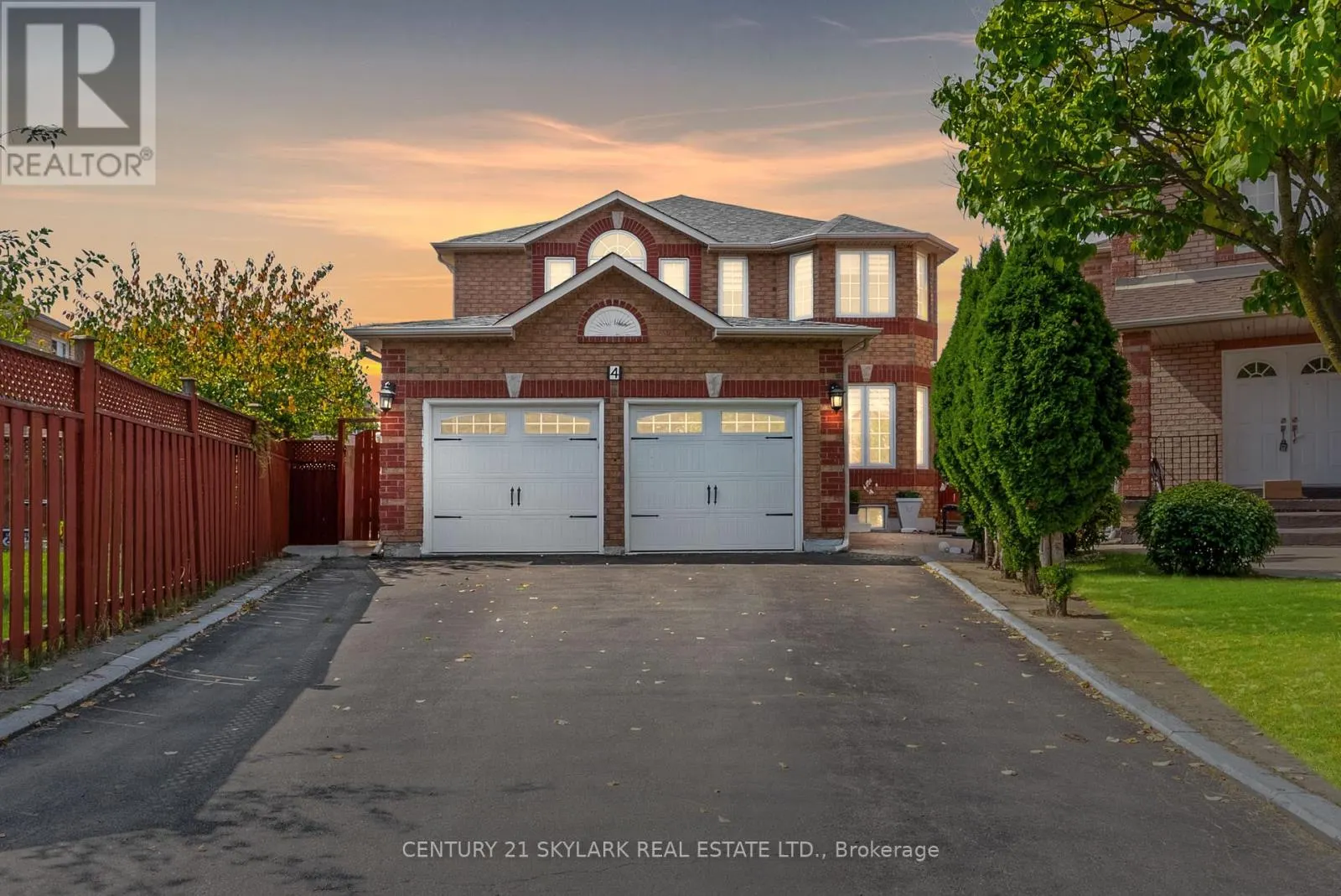 4 MOONSTONE COURT