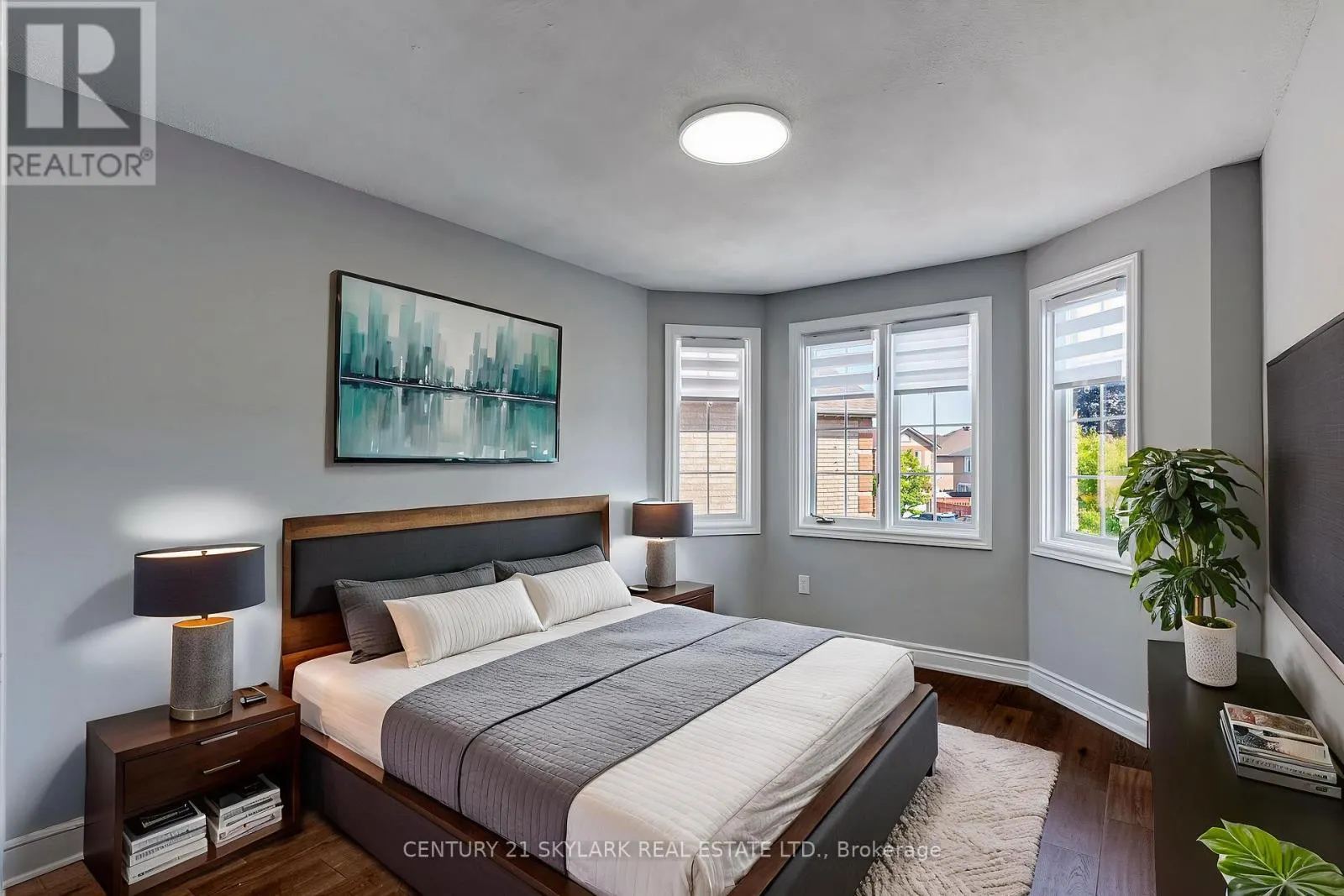 4 MOONSTONE COURT