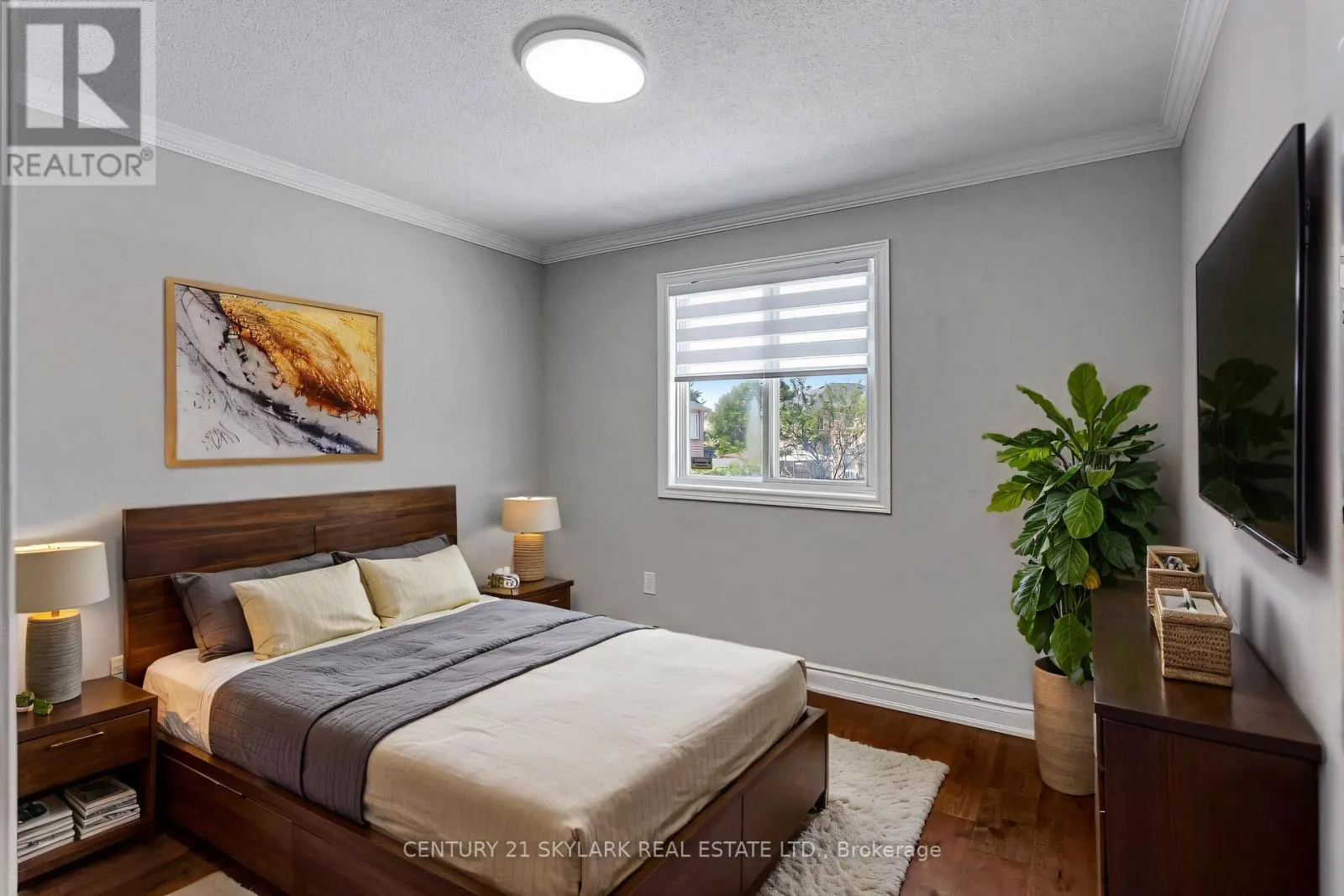4 MOONSTONE COURT